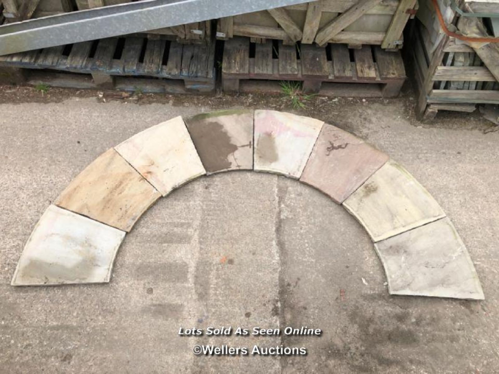 *STONE PAVING TO FORM A CIRCLE, MEASUREMENTS OF PHOTOGRAPHED PAVING 195CM DIA X 100CM, 12 RING 16