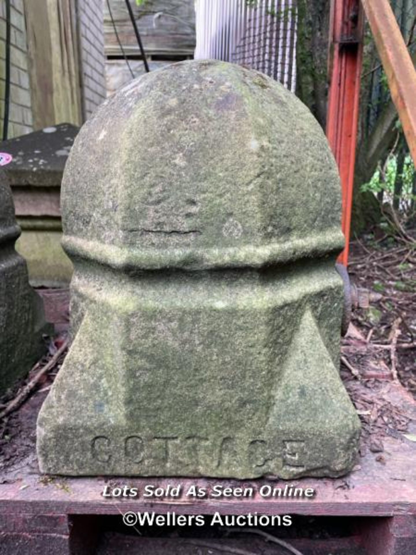 *A PAIR OF YORK STONE PIER CAPS, 41CM (H) X 45CM SQUARE - Image 5 of 5