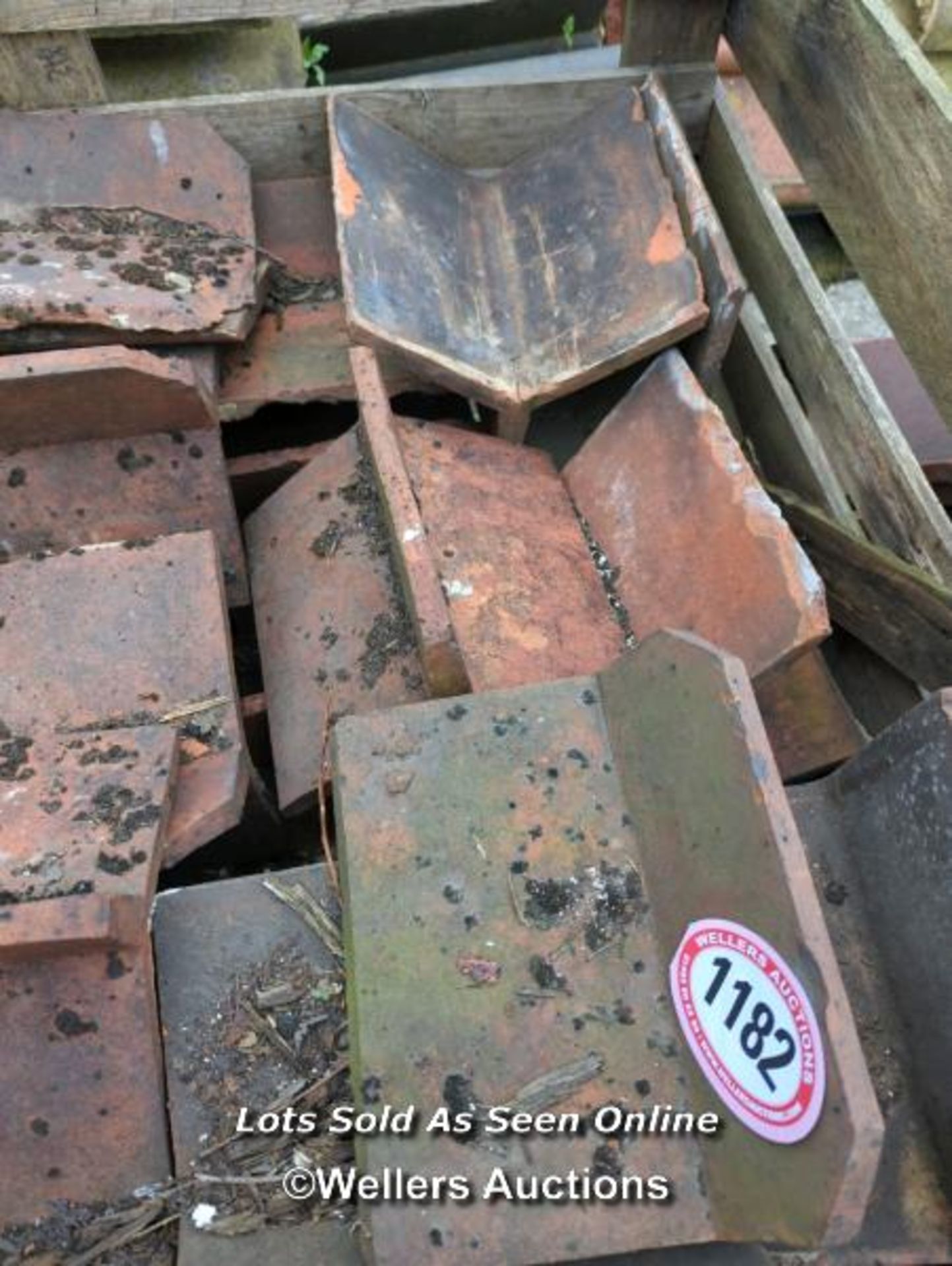 *APPROX X50 ASSORTED ANGLED RIDGE ROOF TILES, 31CM (L) - Image 3 of 3