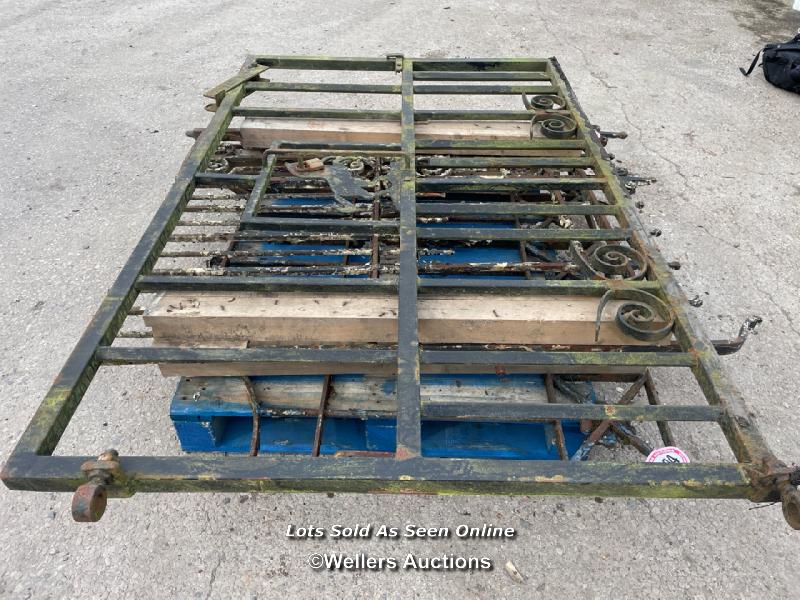 *WROUGHT IRON GATE, 121.5CM (H) X 191.5CM (W) - Image 3 of 4