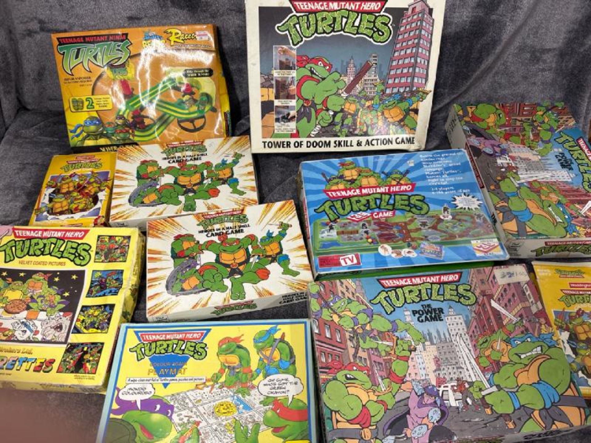Assorted Teenage Mutant Hero Turtles games, all unchecked / AN44