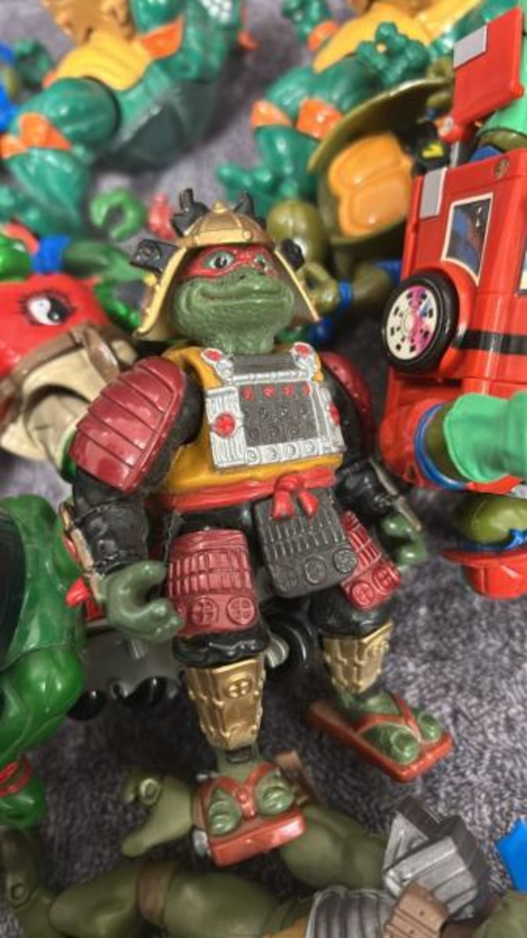 Teenage Mutant Ninja Turtles - Assorted loose figures including some based on the movie versions and - Image 13 of 13