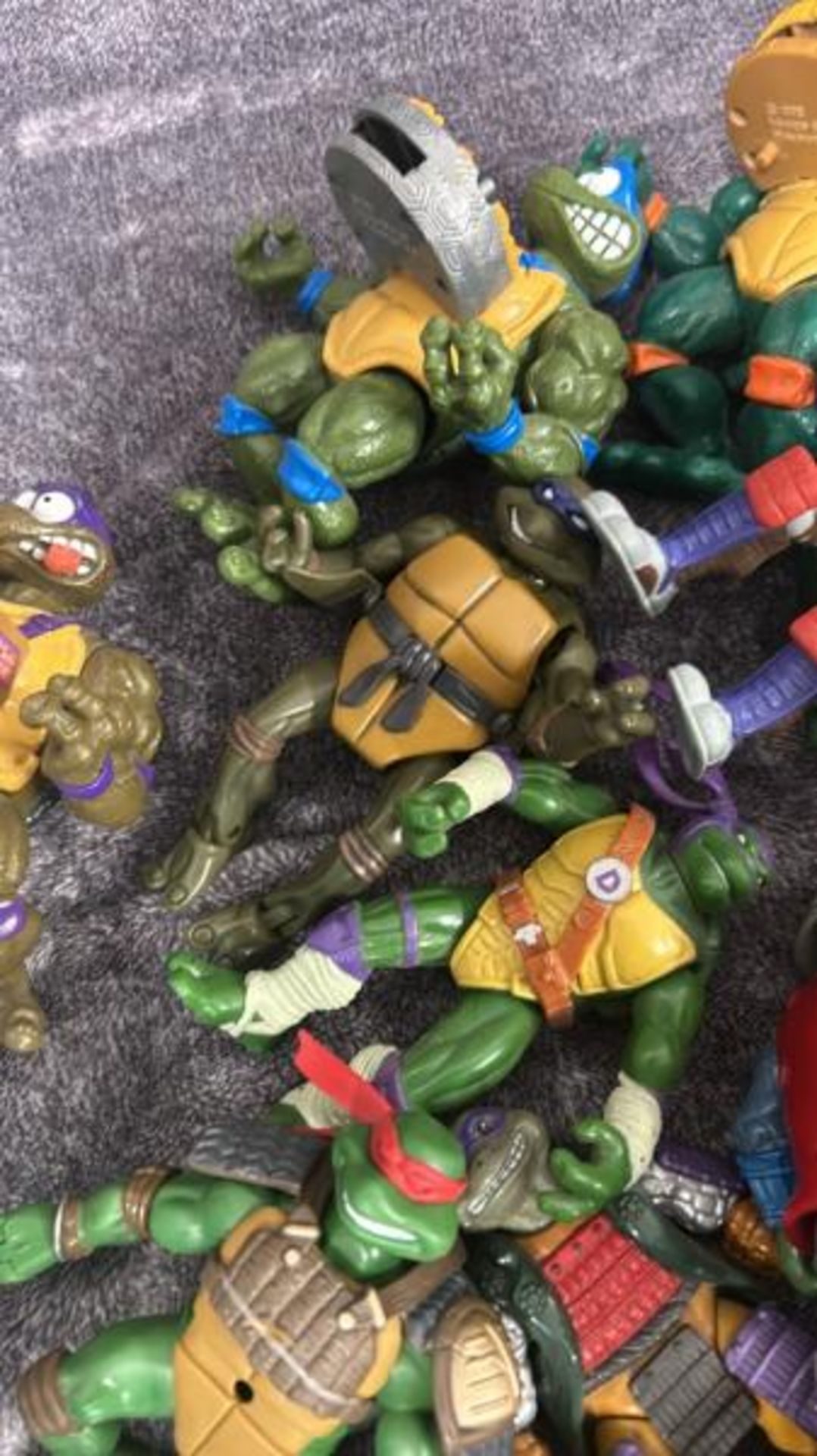 Teenage Mutant Ninja Turtles - Assorted loose figures including some based on the movie versions and - Image 8 of 13