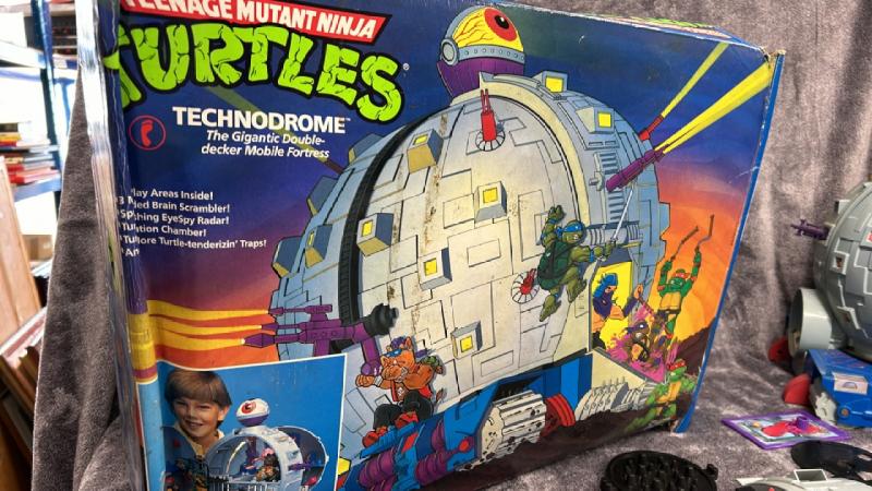 Teenage Mutant Hero Turtles - Two Technodrome playsets, one boxes with accessories, both playworn - Image 2 of 14