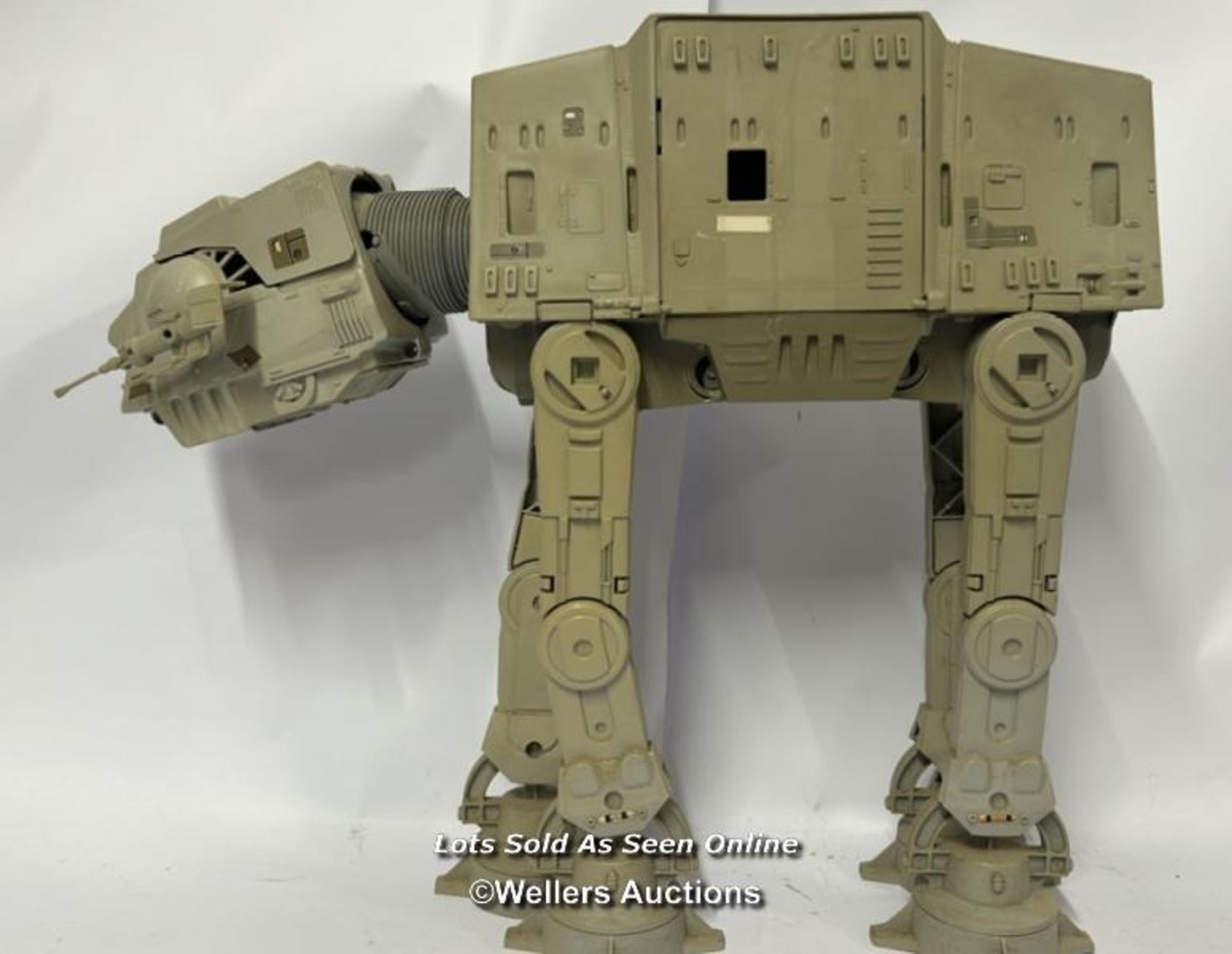Kenner Star Wars 'The Empire Strikes Back' AT-AT, used condition but complete, chin guns yellowed - Image 3 of 9