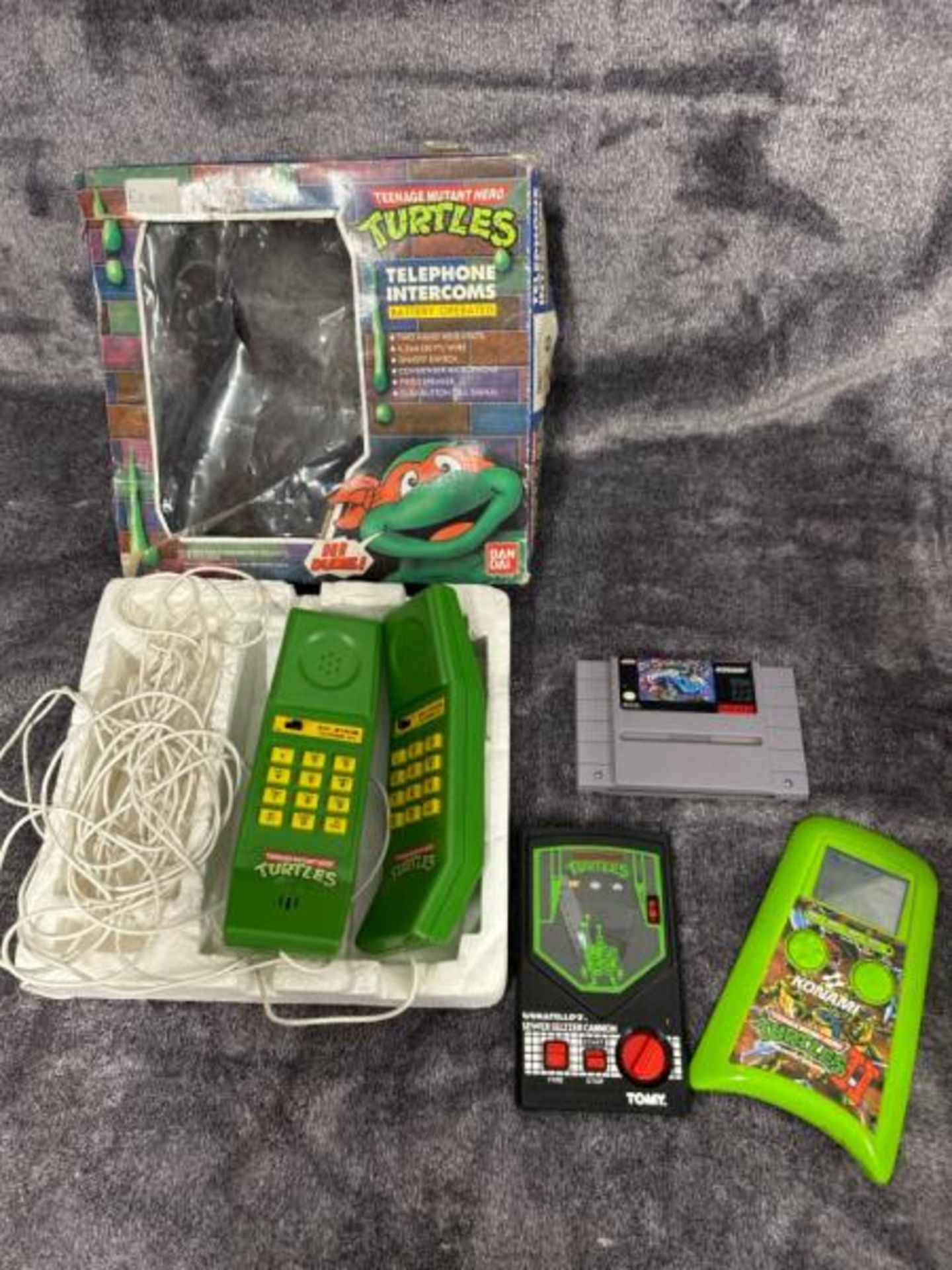 Teenage Mutant Hero Turtles - boxed Ban Dai Intercom telephone toy, Turtles VI game for Super