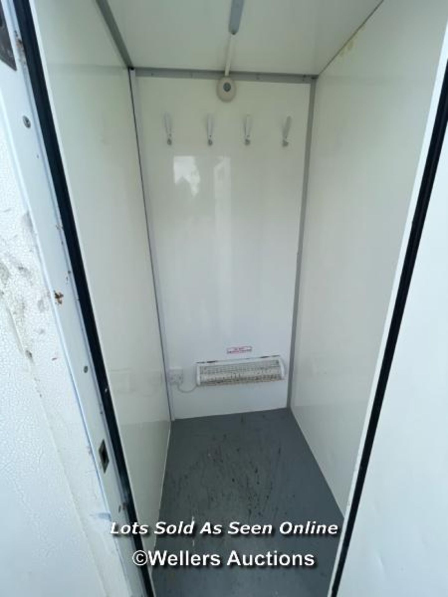 6 PERSON 12 X 7.5FT AJC EASY CABIN TOWABLE WELFARE UNIT, INCLUDES WASH BASIN, KETTLE, MICROWAVE, - Image 13 of 20