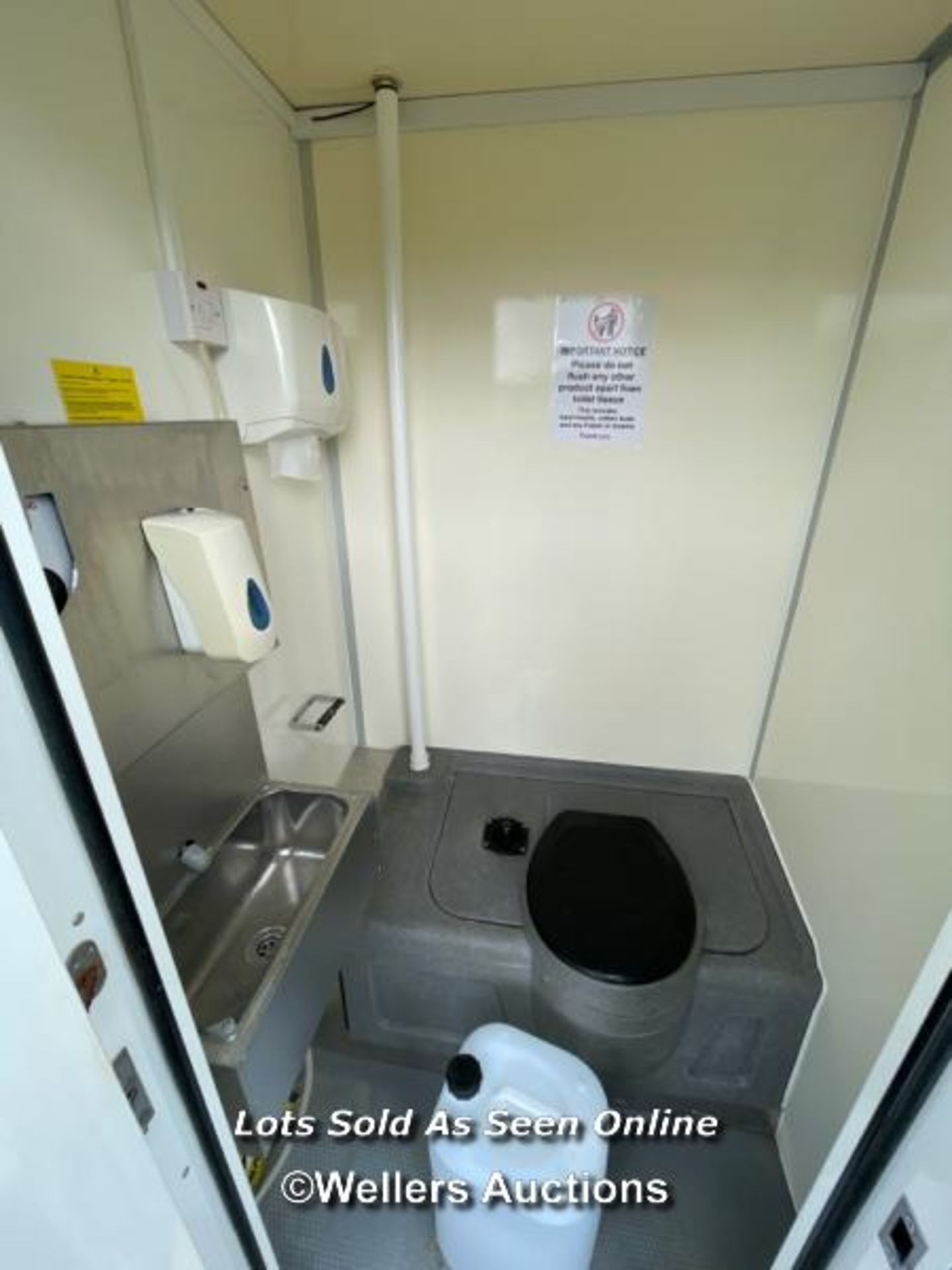 6 PERSON 12 X 7.5FT AJC EASY CABIN TOWABLE WELFARE UNIT, INCLUDES WASH BASIN, KETTLE, MICROWAVE, - Image 11 of 20