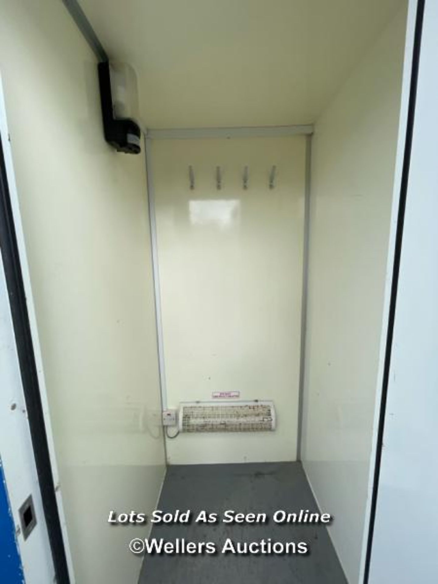 6 PERSON 12 X 7.5FT AJC EASY CABIN TOWABLE WELFARE UNIT, INCLUDES WASH BASIN, KETTLE, MICROWAVE, - Image 13 of 20