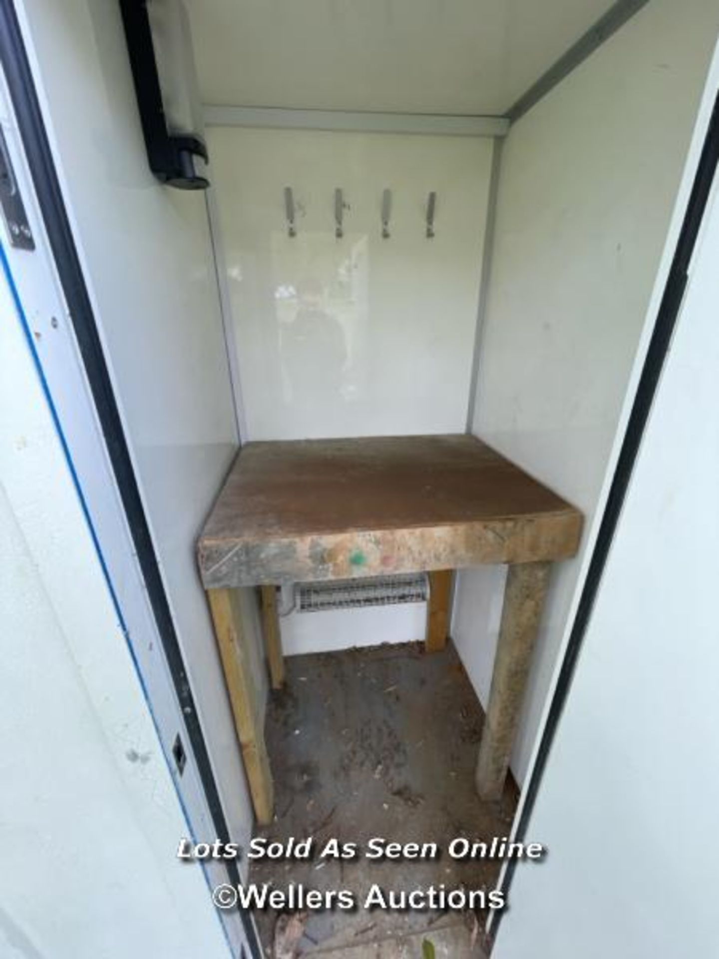 6 PERSON 12 X 7.5FT AJC EASY CABIN TOWABLE WELFARE UNIT, INCLUDES WASH BASIN, KETTLE, MICROWAVE, - Image 12 of 18