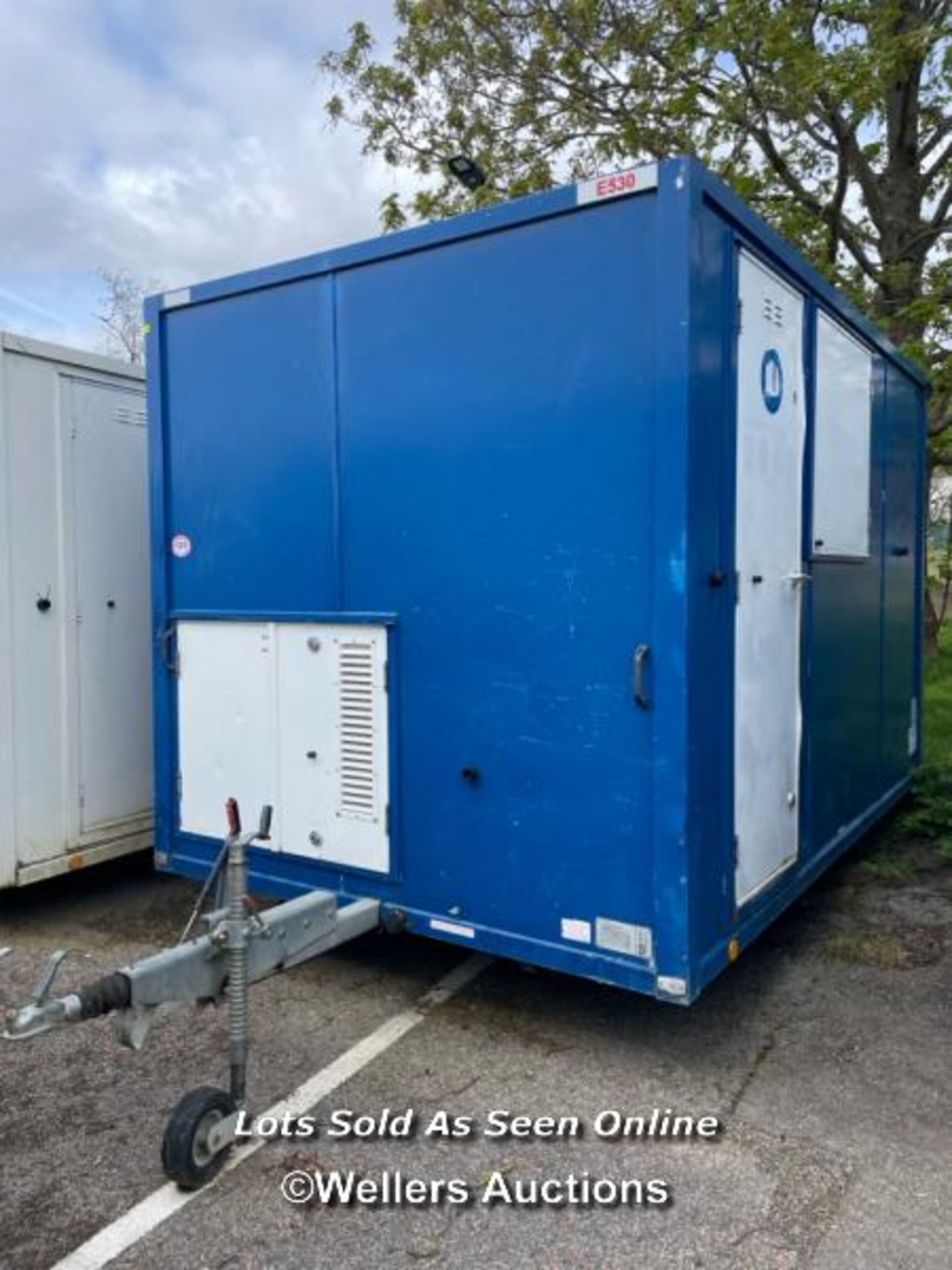 6 PERSON 12 X 7.5FT AJC EASY CABIN TOWABLE WELFARE UNIT, INCLUDES WASH BASIN, KETTLE, MICROWAVE,