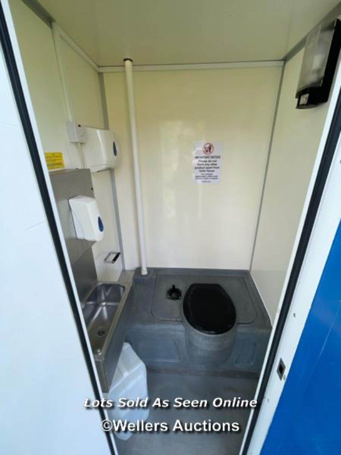6 PERSON 12 X 7.5FT AJC EASY CABIN TOWABLE WELFARE UNIT, INCLUDES WASH BASIN, KETTLE, MICROWAVE, - Image 15 of 21