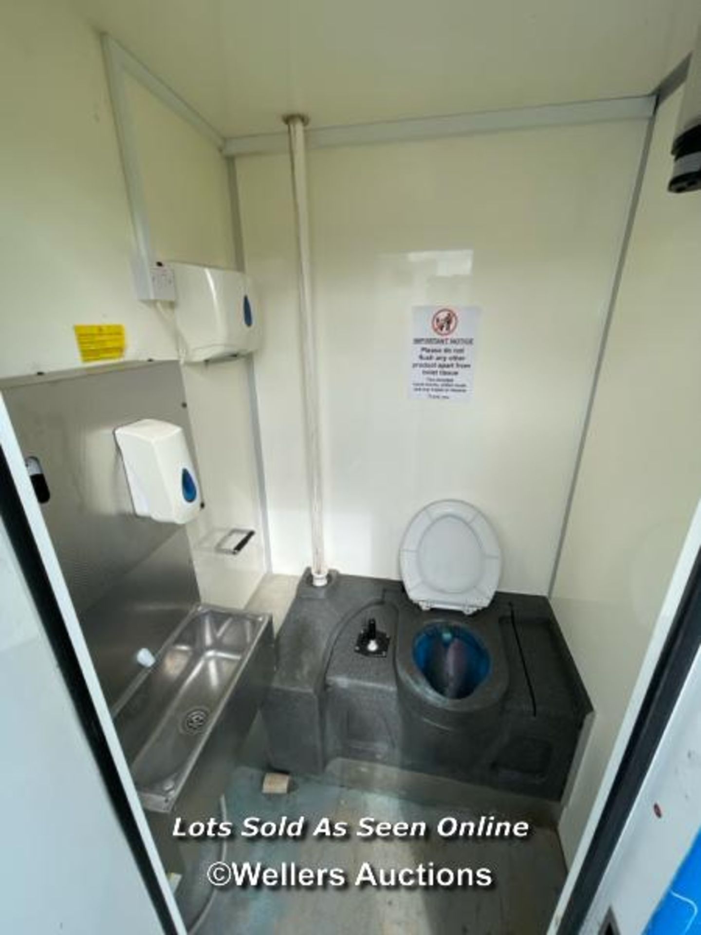 6 PERSON 12 X 7.5FT AJC EASY CABIN TOWABLE WELFARE UNIT, INCLUDES WASH BASIN, KETTLE, MICROWAVE, - Image 11 of 18