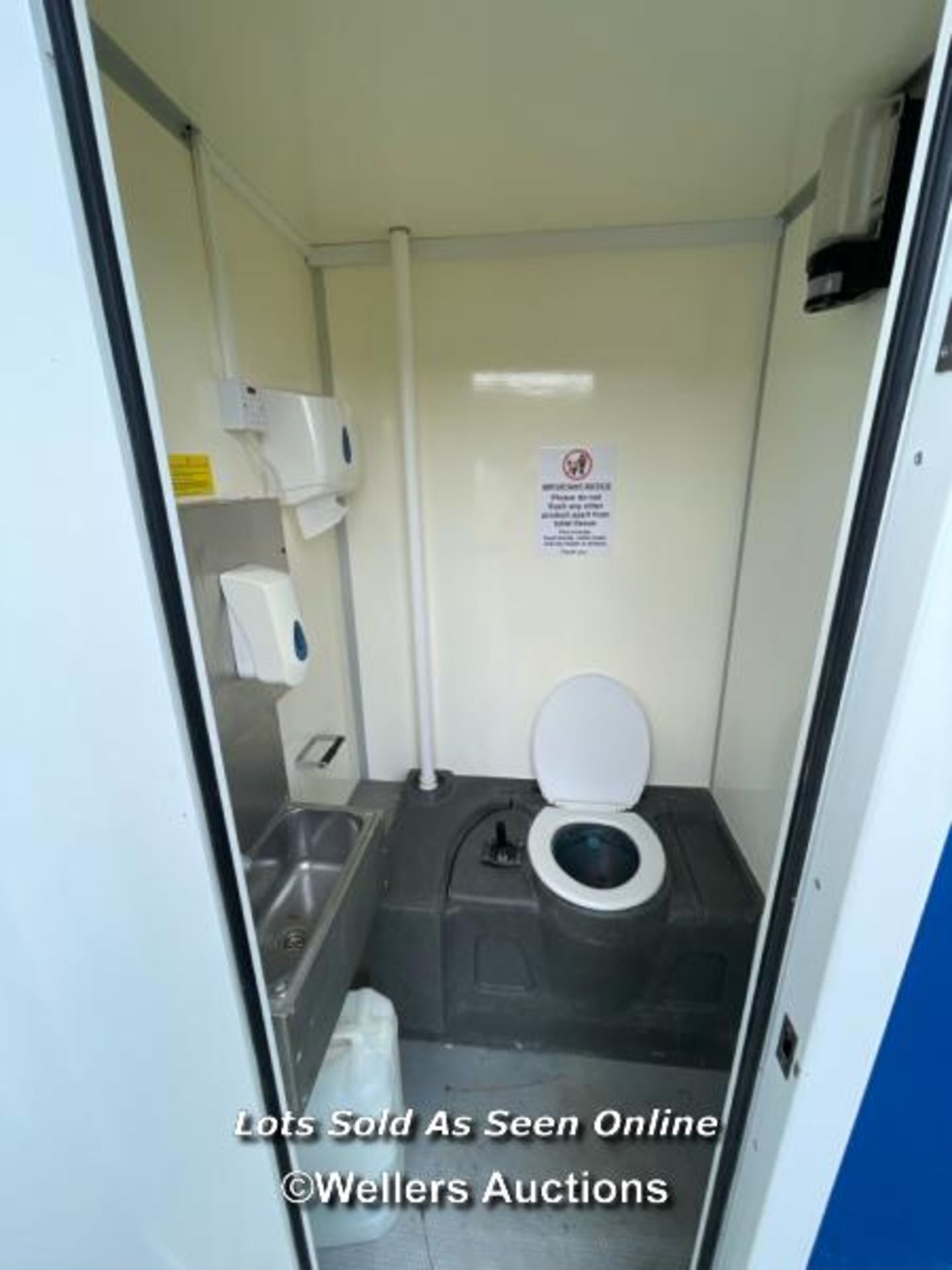 6 PERSON 12 X 7.5FT AJC EASY CABIN TOWABLE WELFARE UNIT, INCLUDES WASH BASIN, KETTLE, MICROWAVE, - Image 12 of 20