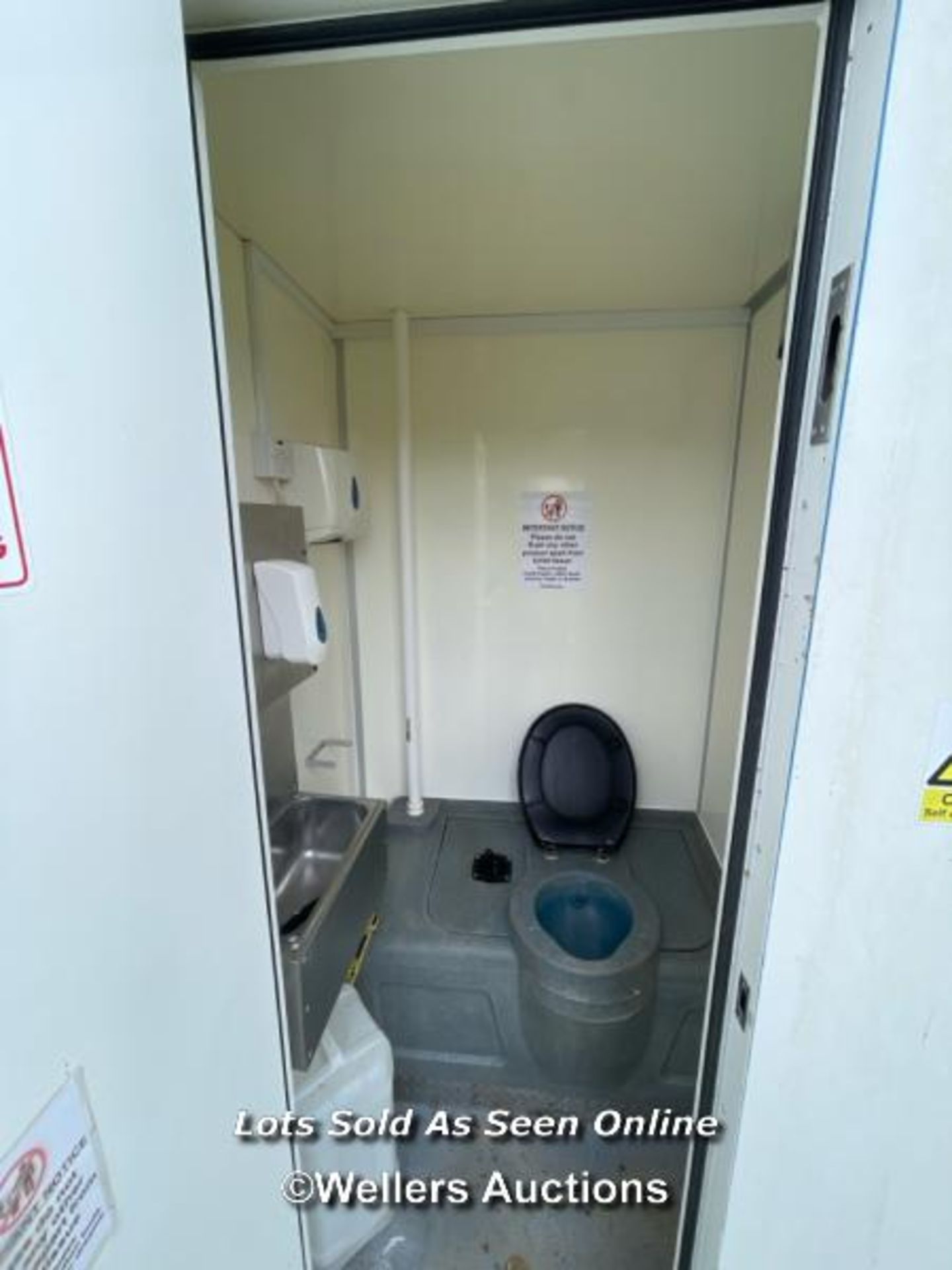 6 PERSON 12 X 7.5FT AJC EASY CABIN TOWABLE WELFARE UNIT, INCLUDES WASH BASIN, KETTLE, MICROWAVE, - Image 11 of 19