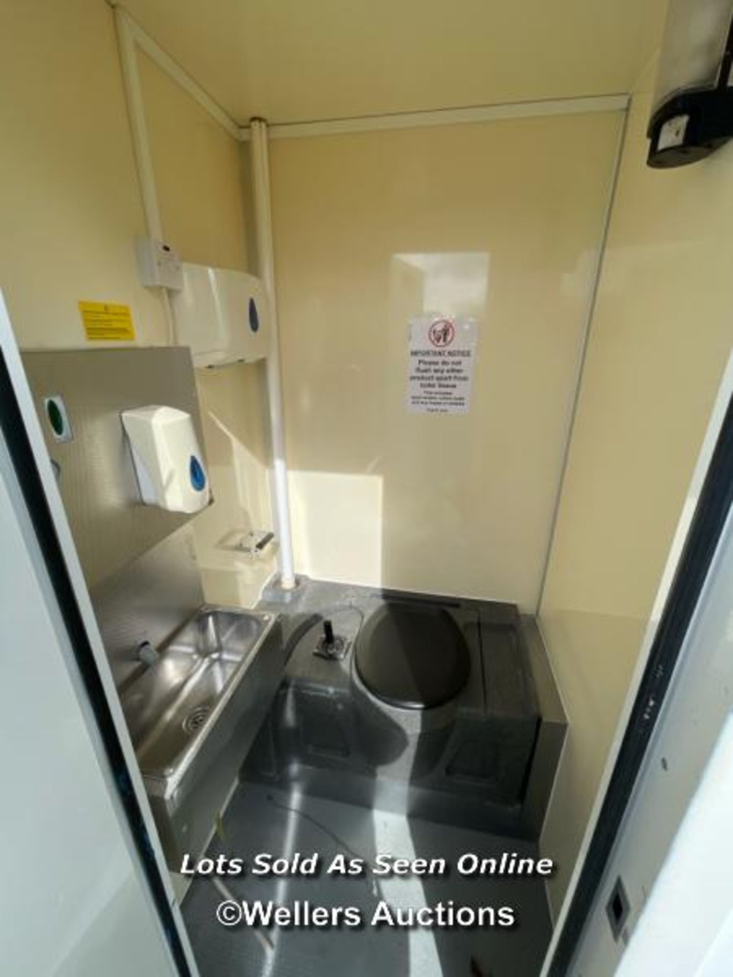 6 PERSON 12 X 7.5FT AJC EASY CABIN TOWABLE WELFARE UNIT, INCLUDES WASH BASIN, KETTLE, MICROWAVE, - Image 11 of 18