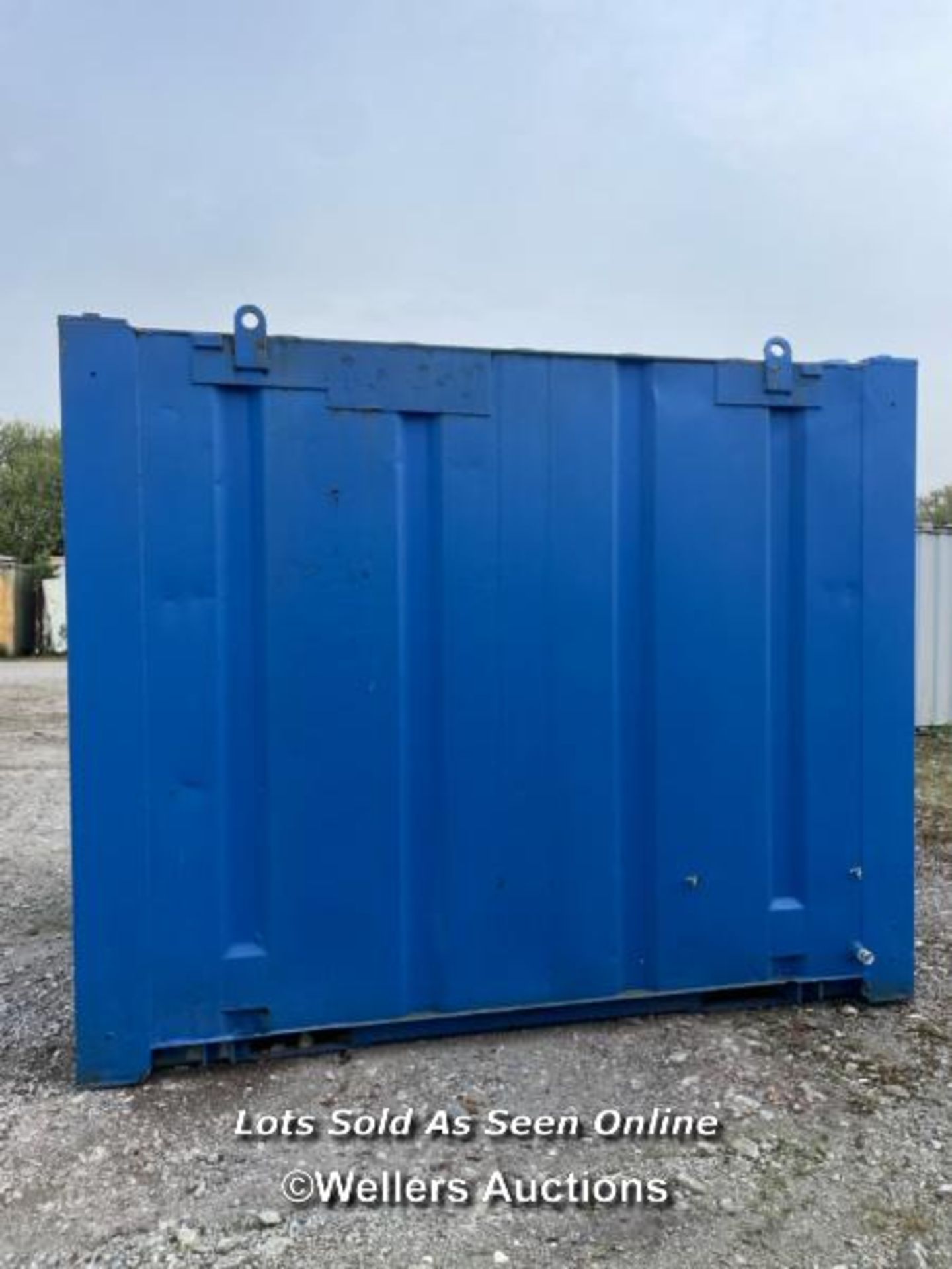 10' X 8' PORTABLE STEEL SHOWER BLOCK, UNIT INCLUDES HYCO EXTRACTION FAN, ELECTRICAL SWITCHBOARD, - Image 4 of 16