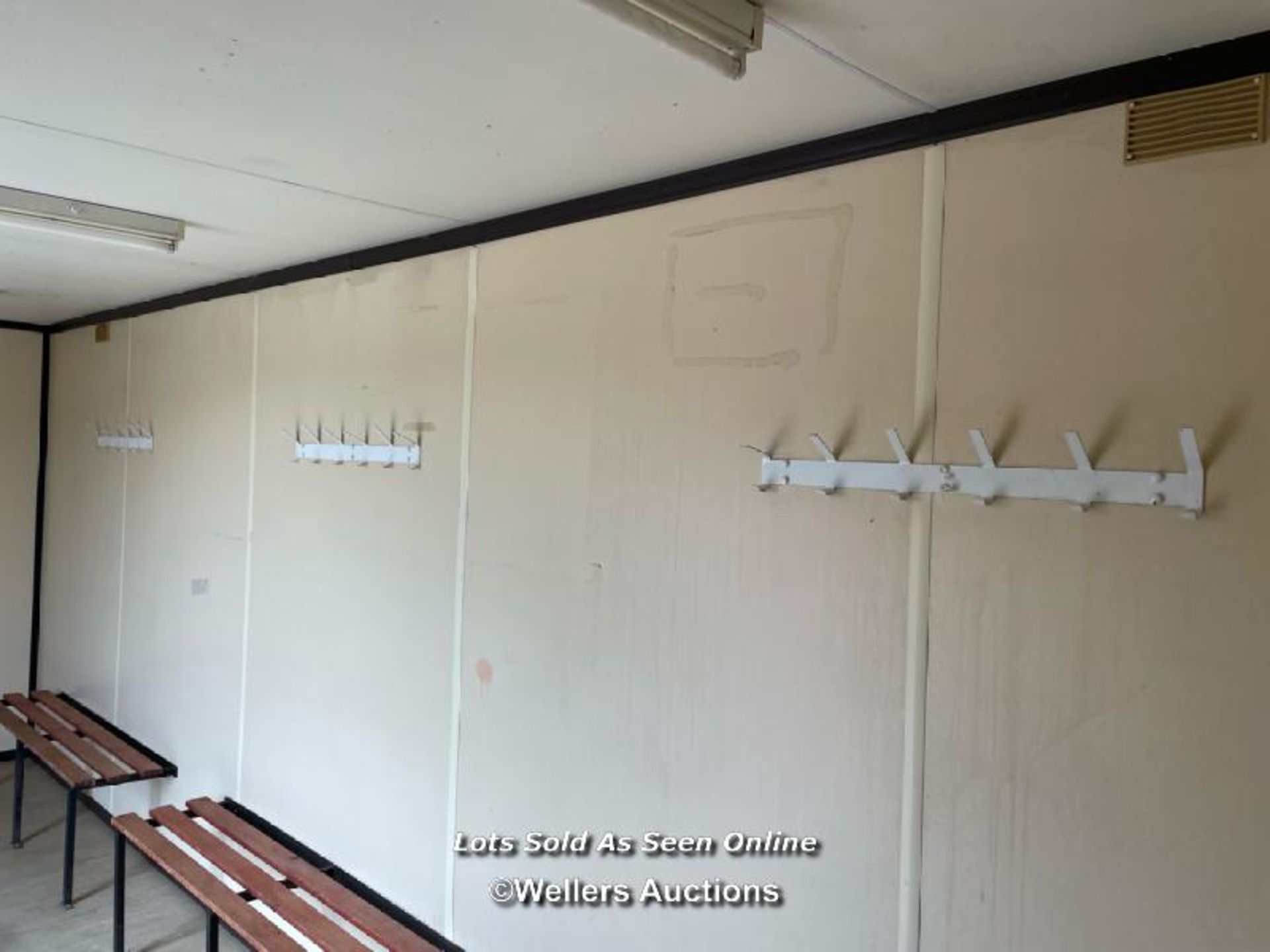 20' X 9' STEEL DRYING ROOM, UNIT INCLUDES TWO HEATERS, MULTIPLE COAT HOOKS, BENCHES AND ELECTRICAL - Image 11 of 15