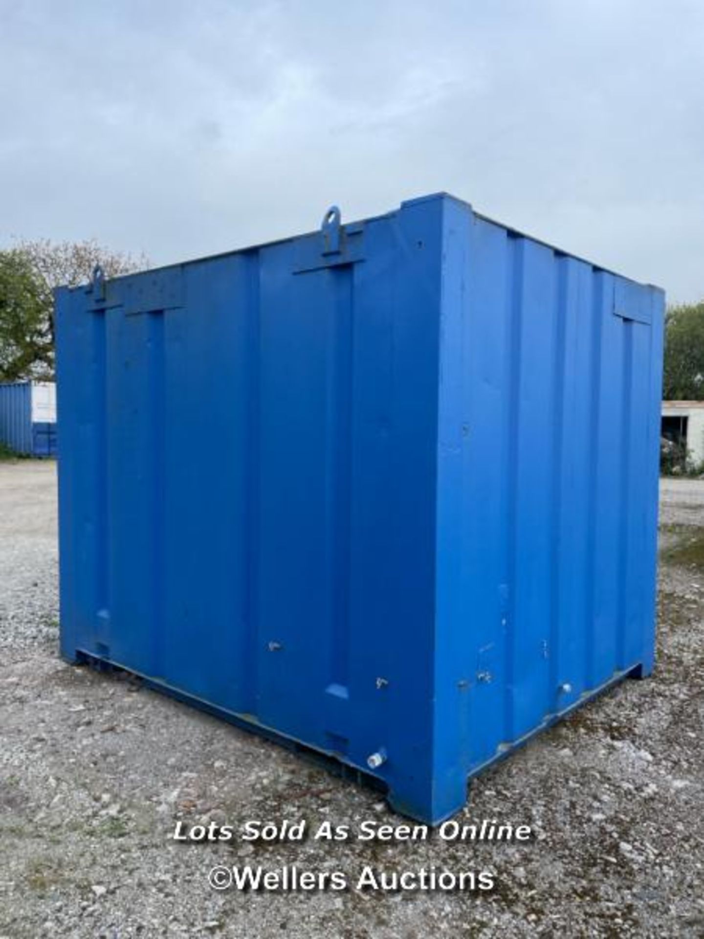 10' X 8' PORTABLE STEEL SHOWER BLOCK, UNIT INCLUDES HYCO EXTRACTION FAN, ELECTRICAL SWITCHBOARD, - Image 5 of 16