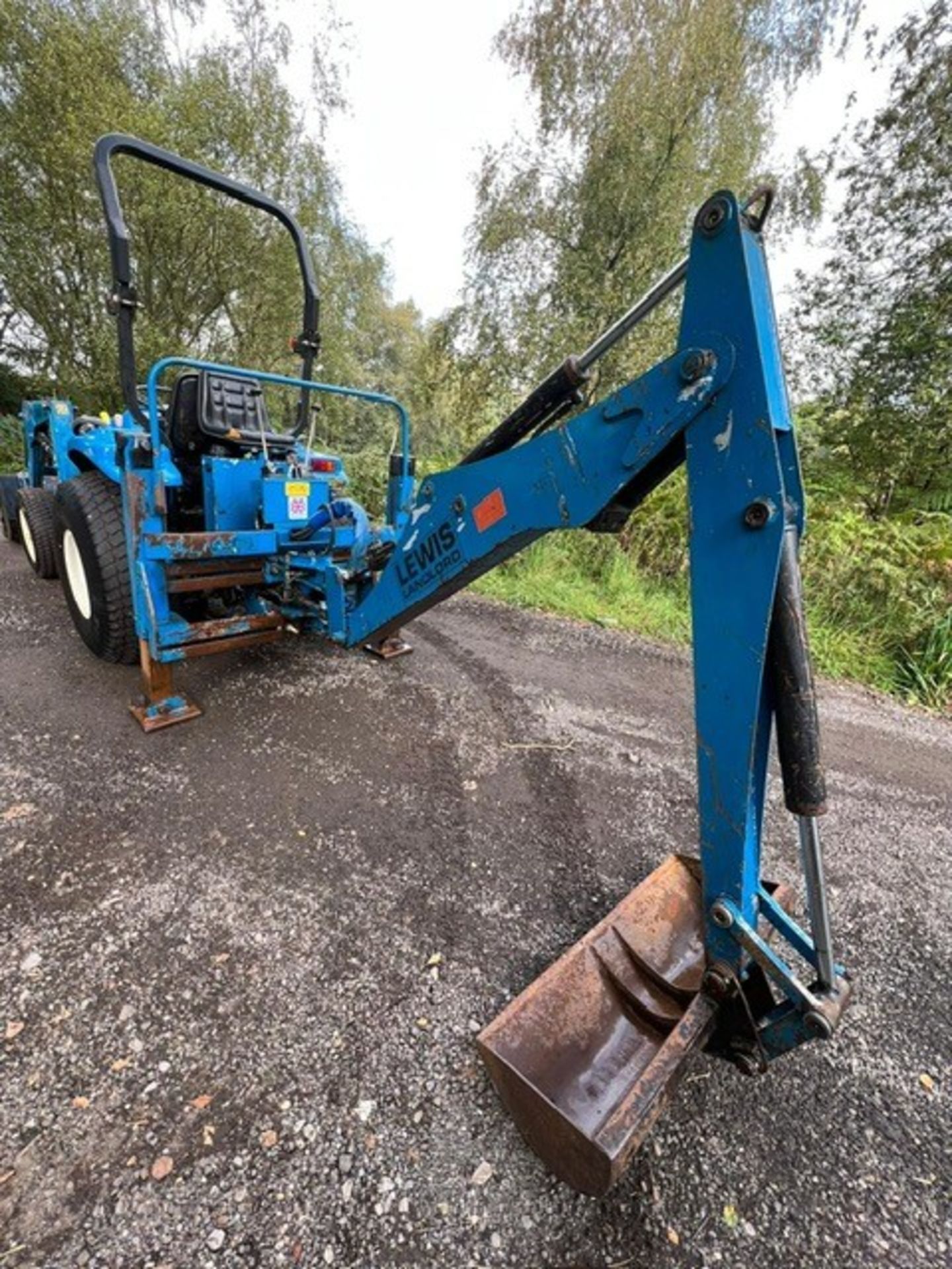 NEW HOLLAND TC27D BACK END LOADER - Image 5 of 12