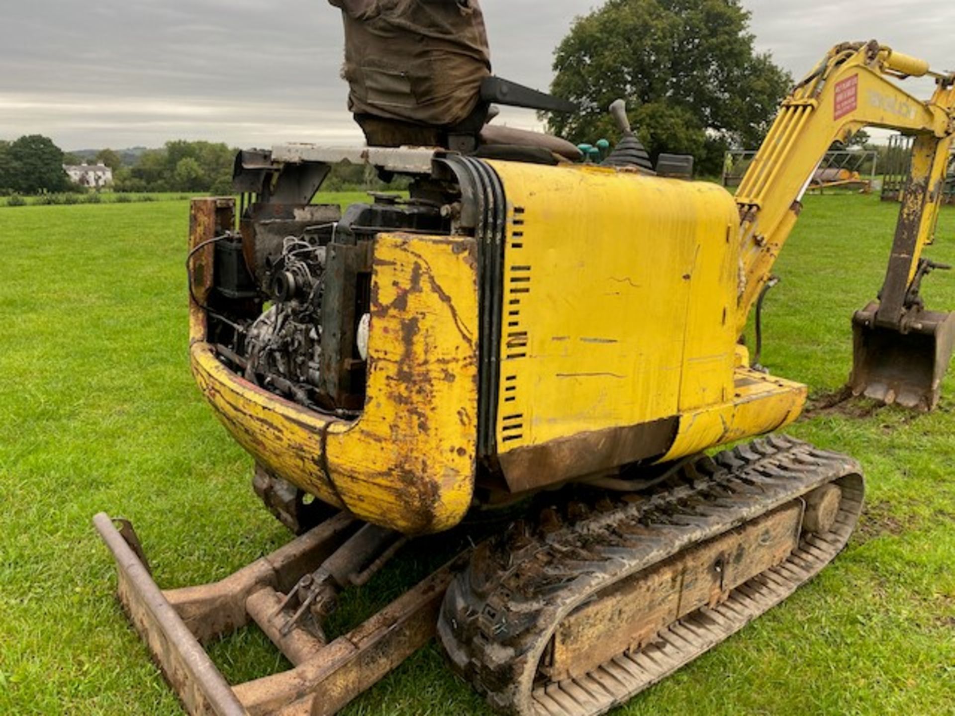 TAKEUCHI 2T MINI DIGGER - Image 2 of 8