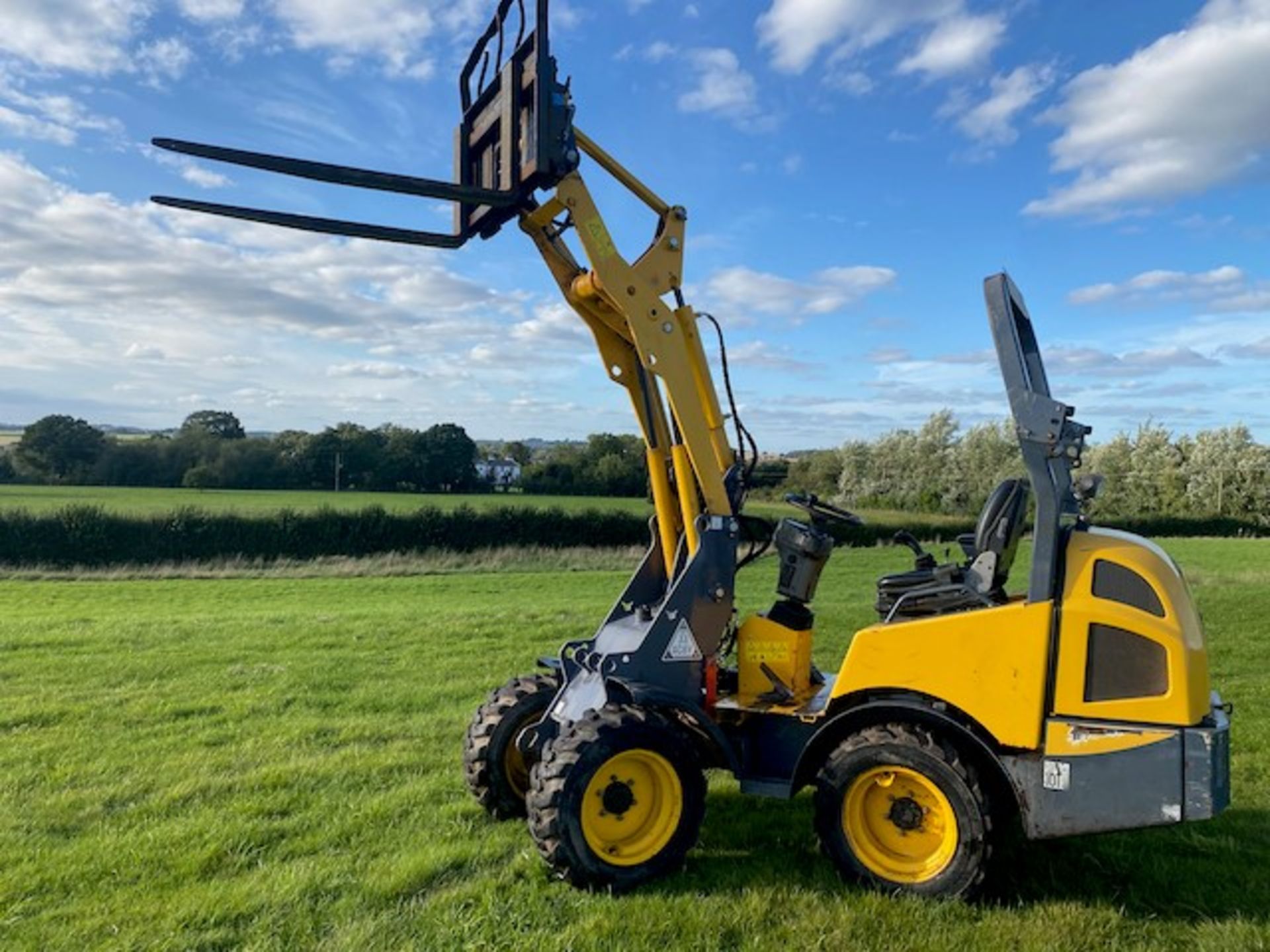 GEHL AL240 PIVOT STEER LOADER - Image 3 of 7