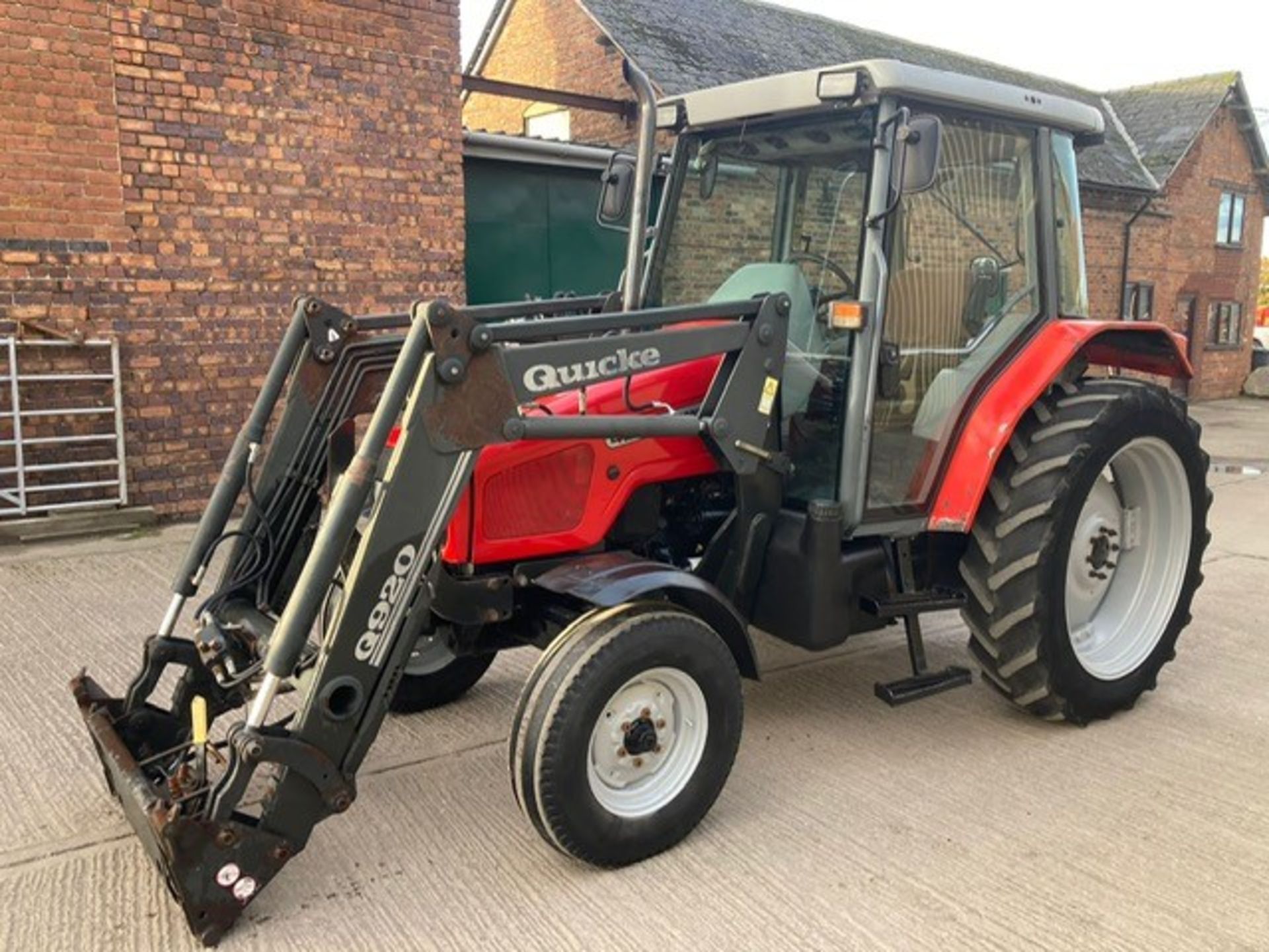 MASSEY FERGUSON 4235 TRACTOR + LOADER