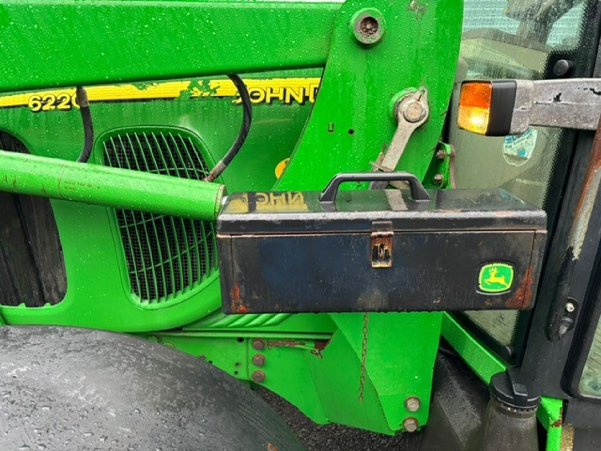 JOHN DEERE 6220 PREMIUM LOADER TRACTOR - Image 10 of 21