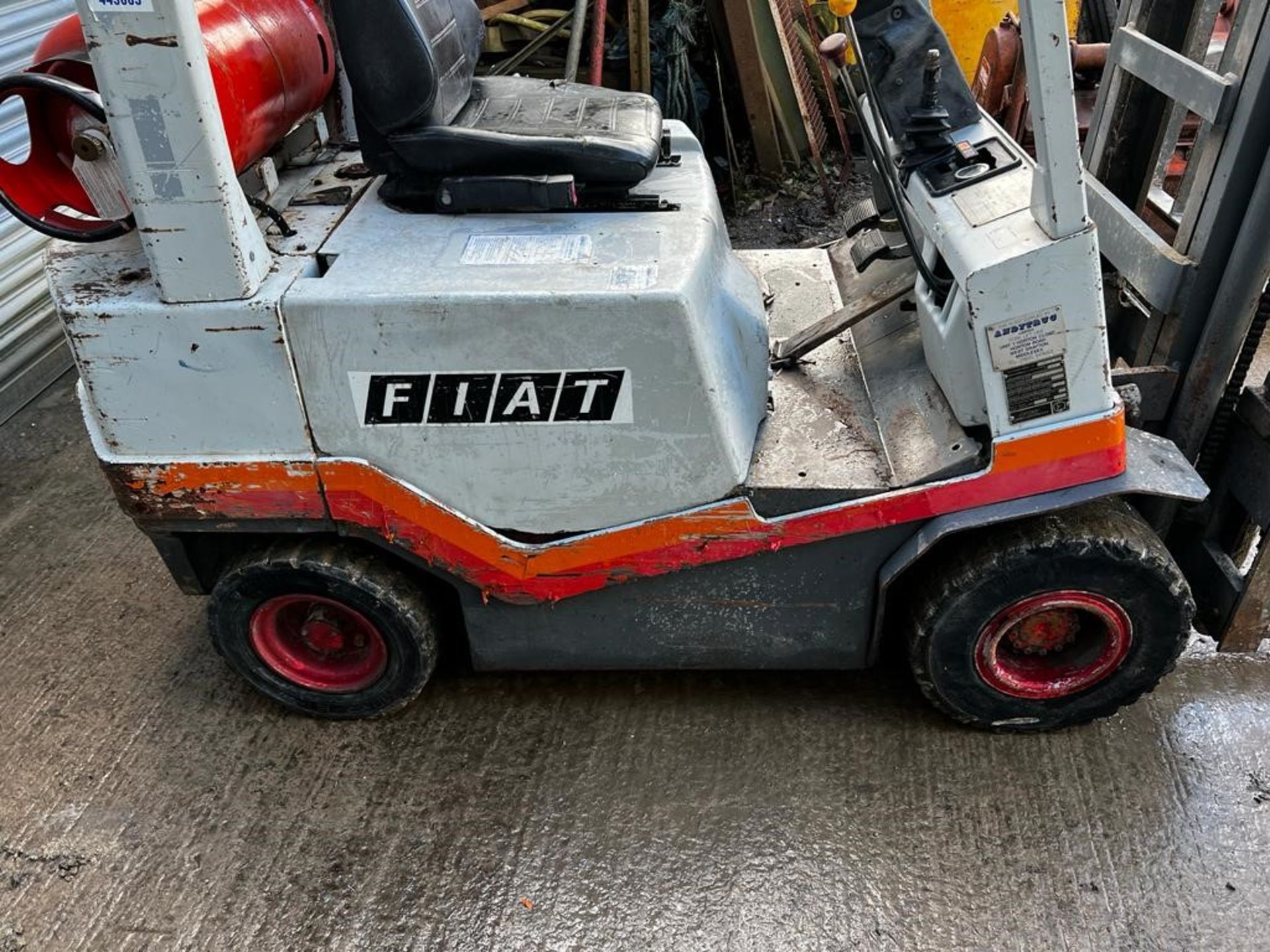 FIAT GAS FORKLIFT TRUCK - Image 5 of 7