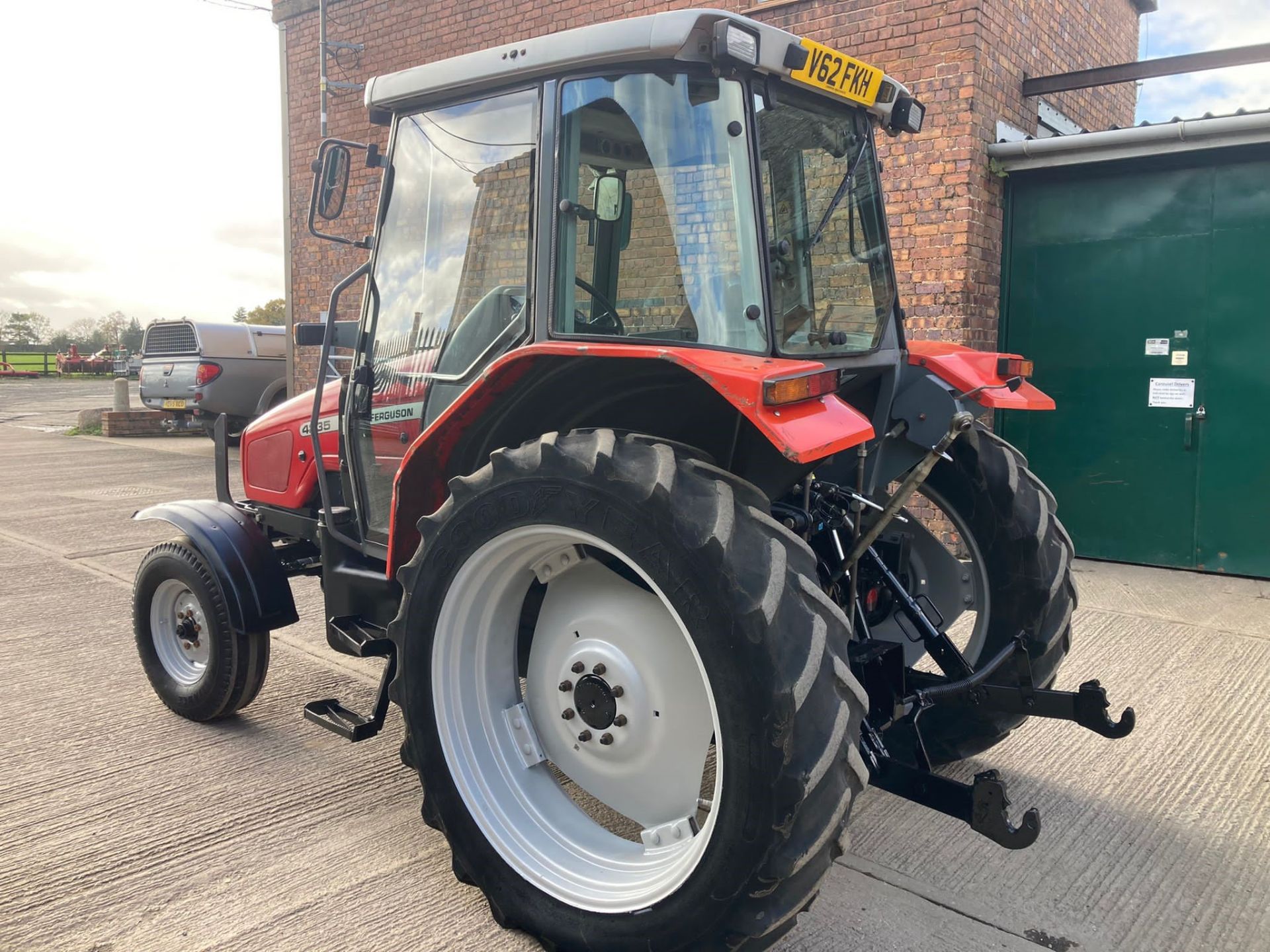 MASSEY FERGUSON 4235 TRACTOR + LOADER - Image 5 of 6