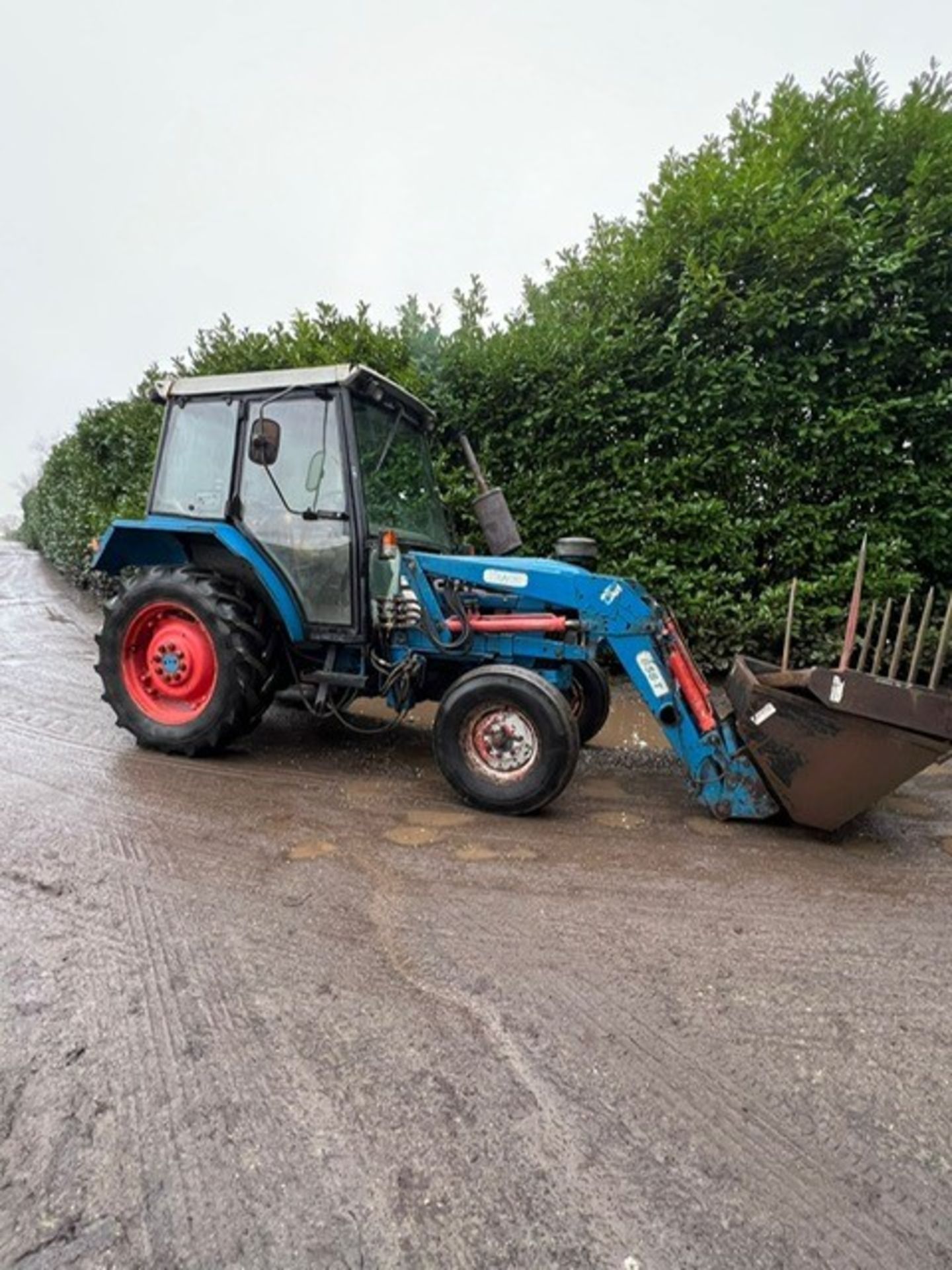 FORD 3930 LOADER TRACTOR - Image 4 of 9