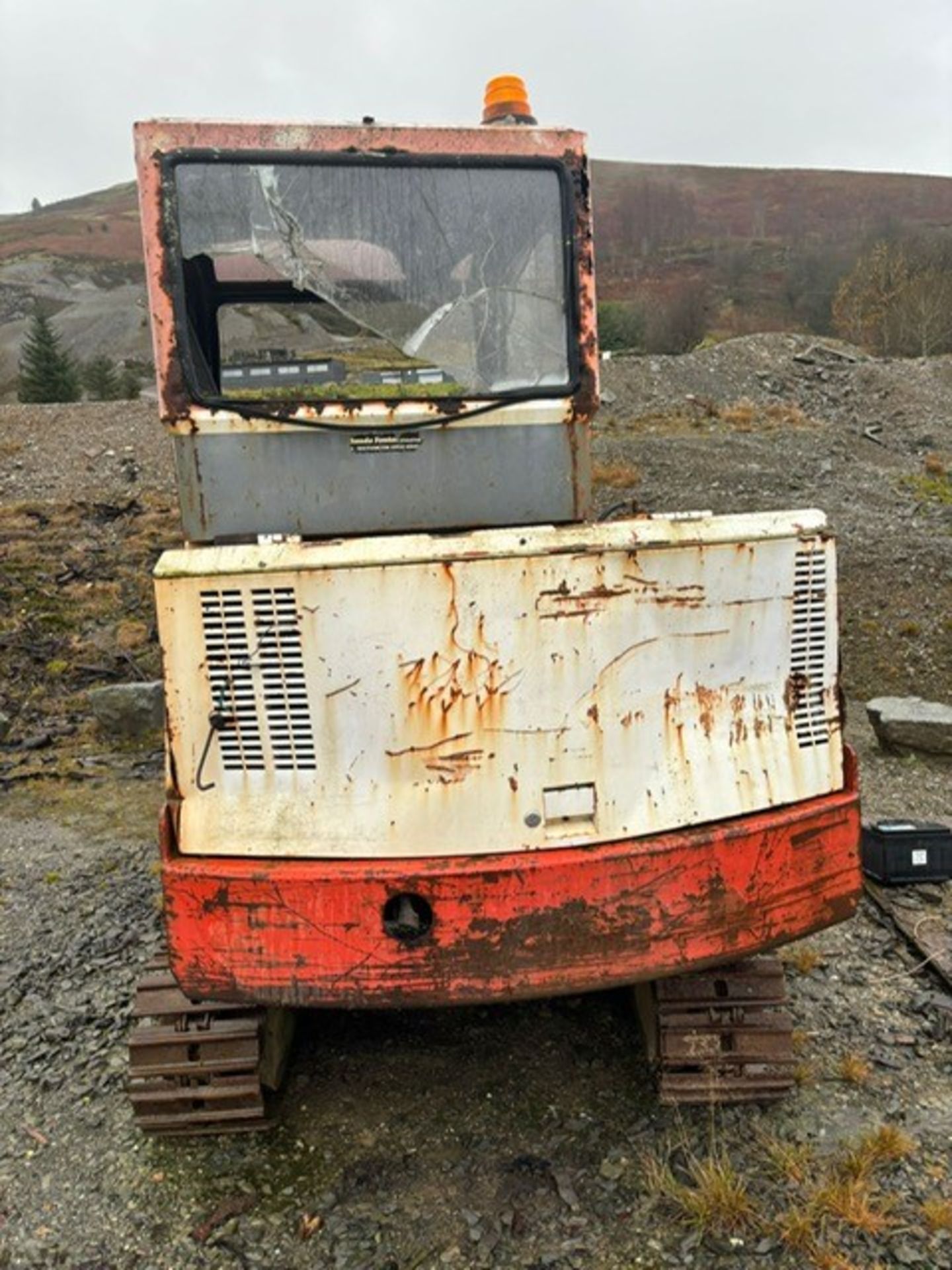 CHIEFTON 3 TON MINI DIGGER/EXCAVATOR - Image 2 of 7