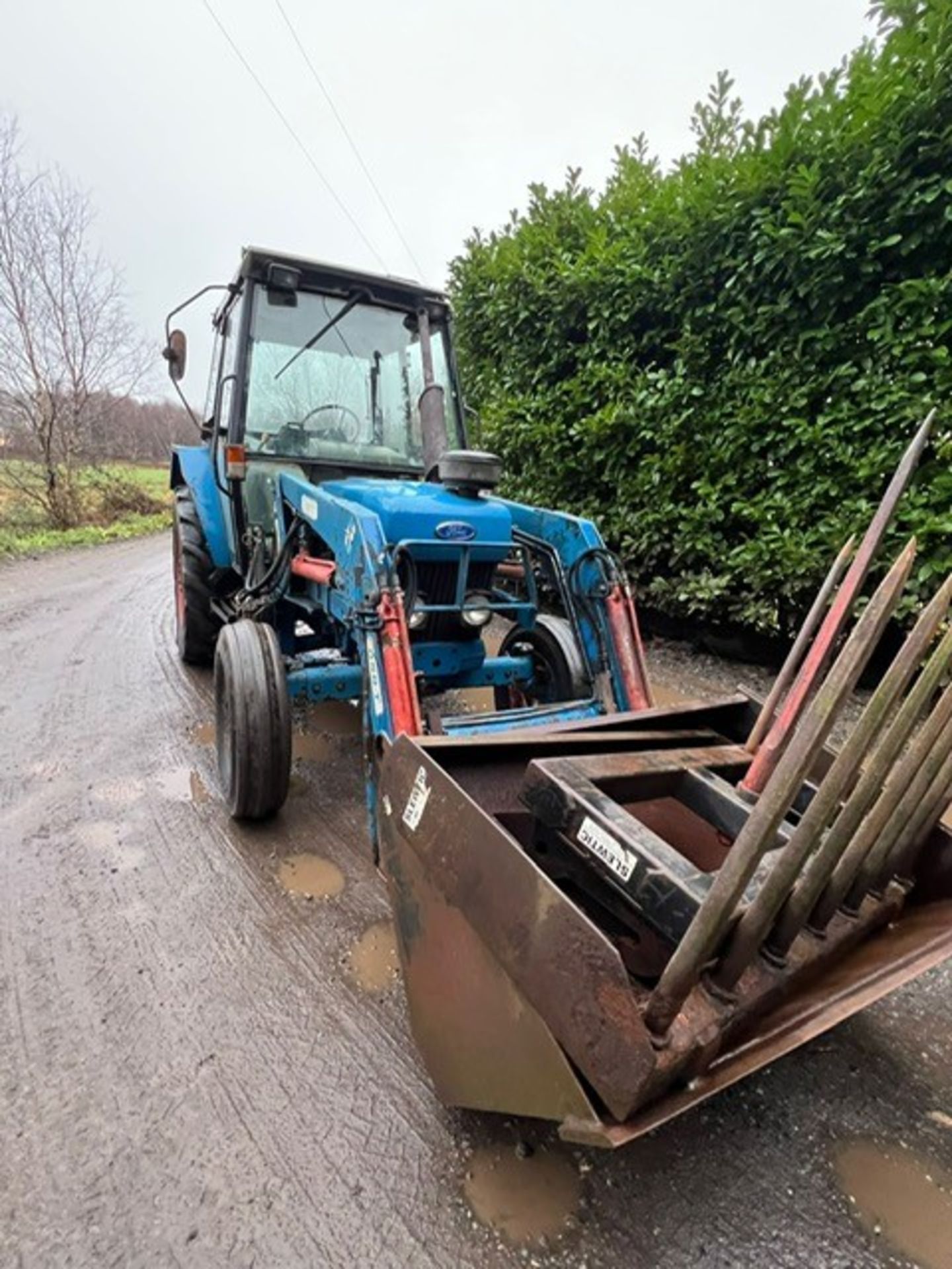 FORD 3930 LOADER TRACTOR