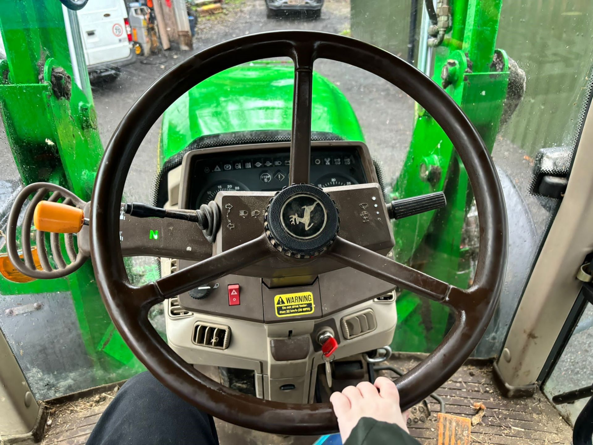 JOHN DEERE 6220 PREMIUM LOADER TRACTOR - Image 17 of 21