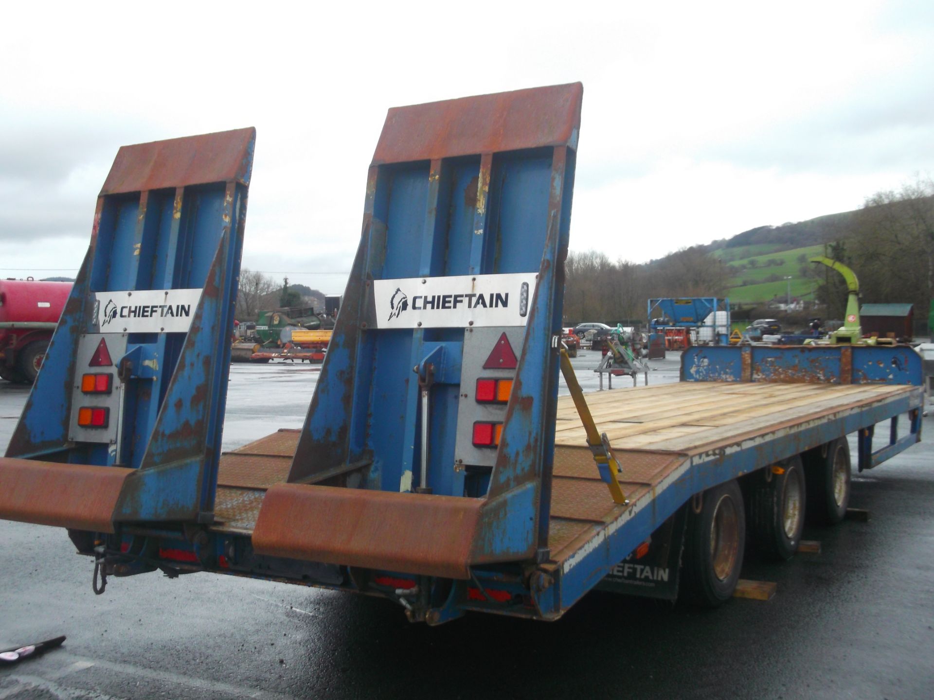 CHEIFTAIN 27FT TRI AXLE TRAILER - Image 5 of 5