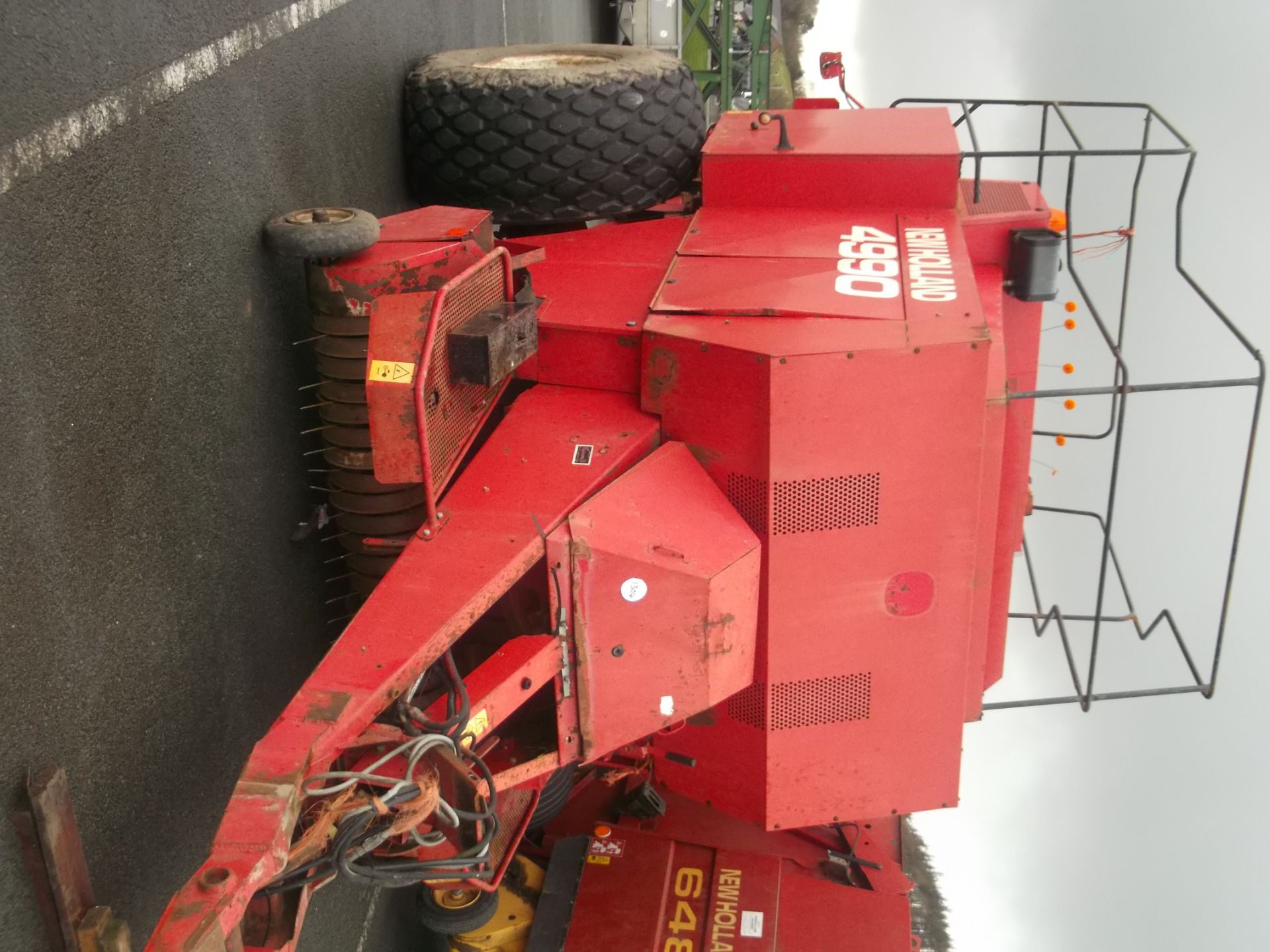 NEW HOLLAND 4990 SQUARE BALER