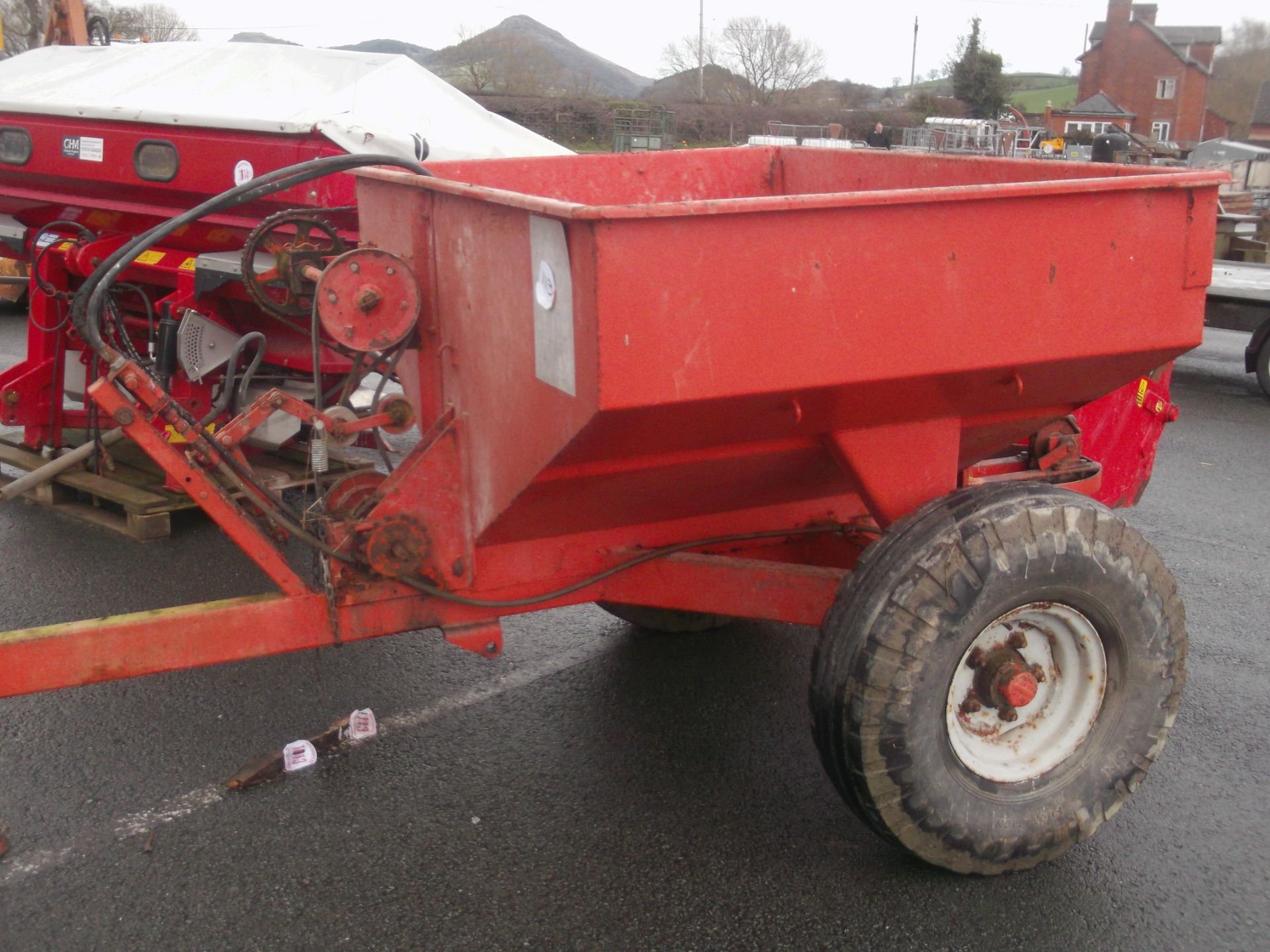 TASKERS FERTILISER SPREADER