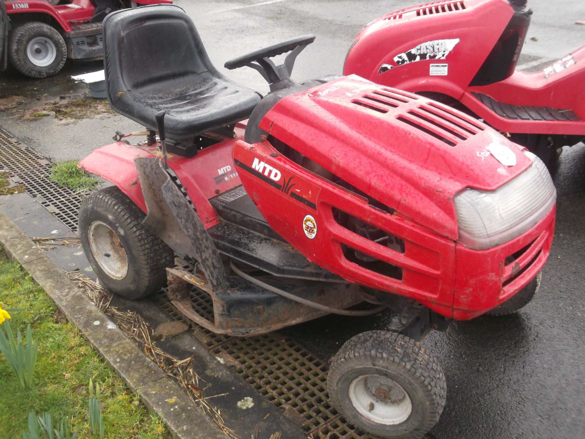 MTD RIDE ON MOWER - Image 2 of 3