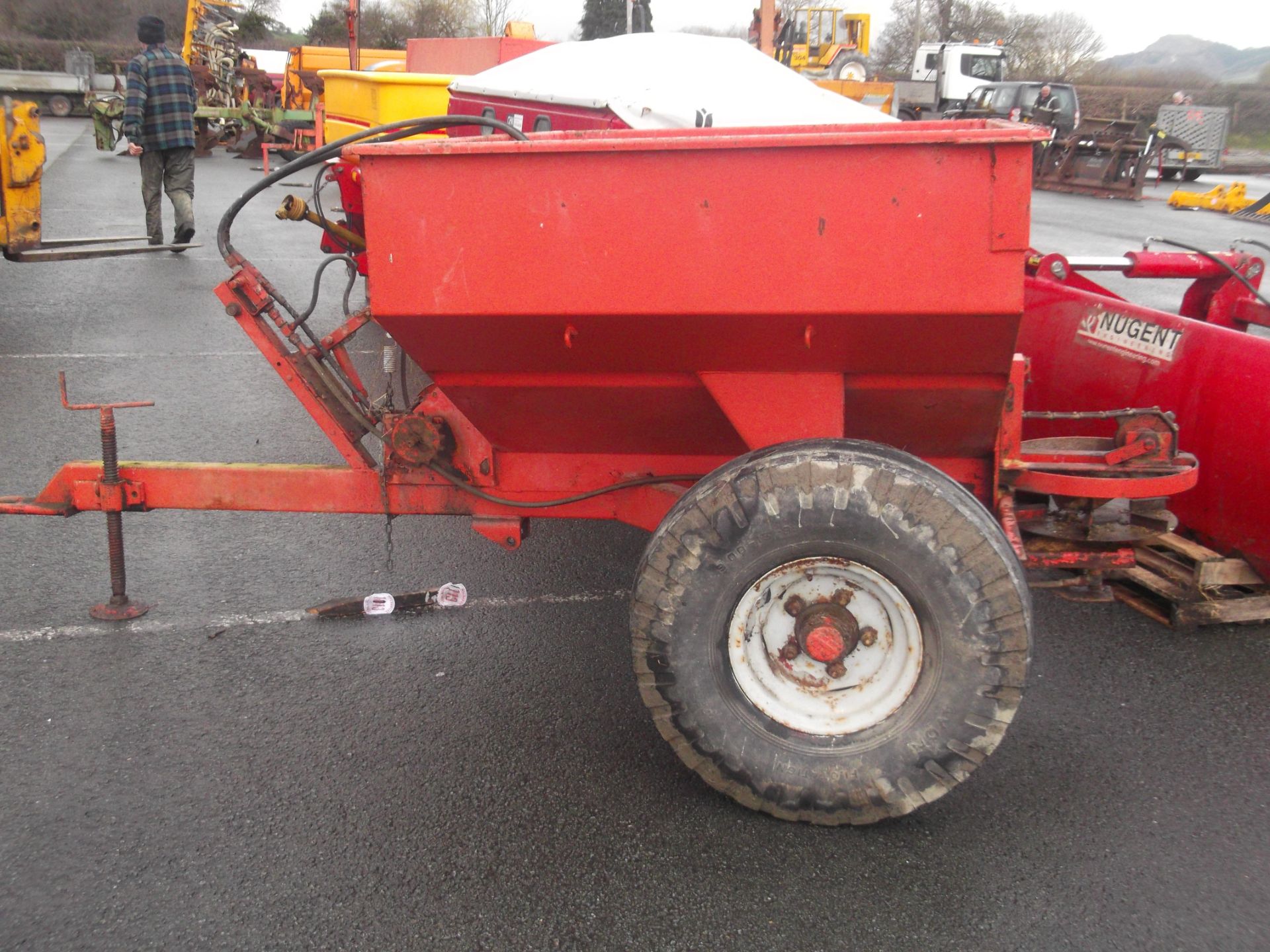 TASKERS FERTILISER SPREADER - Image 3 of 3