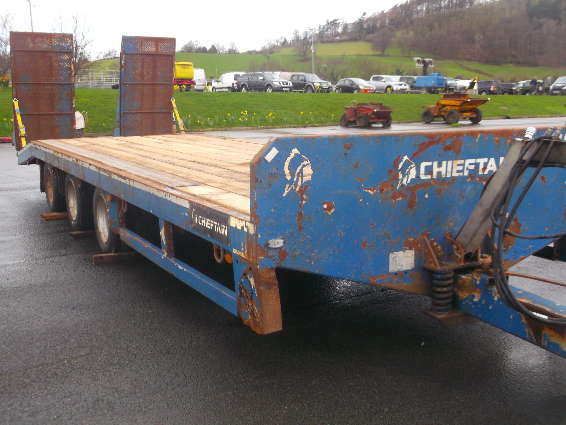 CHEIFTAIN 27FT TRI AXLE TRAILER