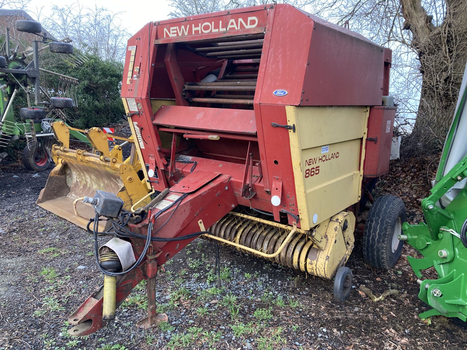 NEW HOLLAND 865 ROUND BALER - Image 8 of 8