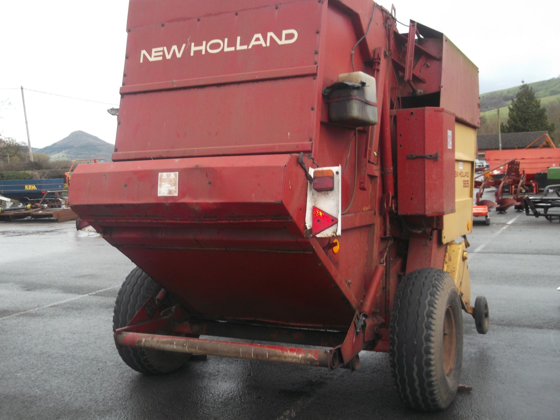 NEW HOLLAND 865 ROUND BALER - Image 4 of 8