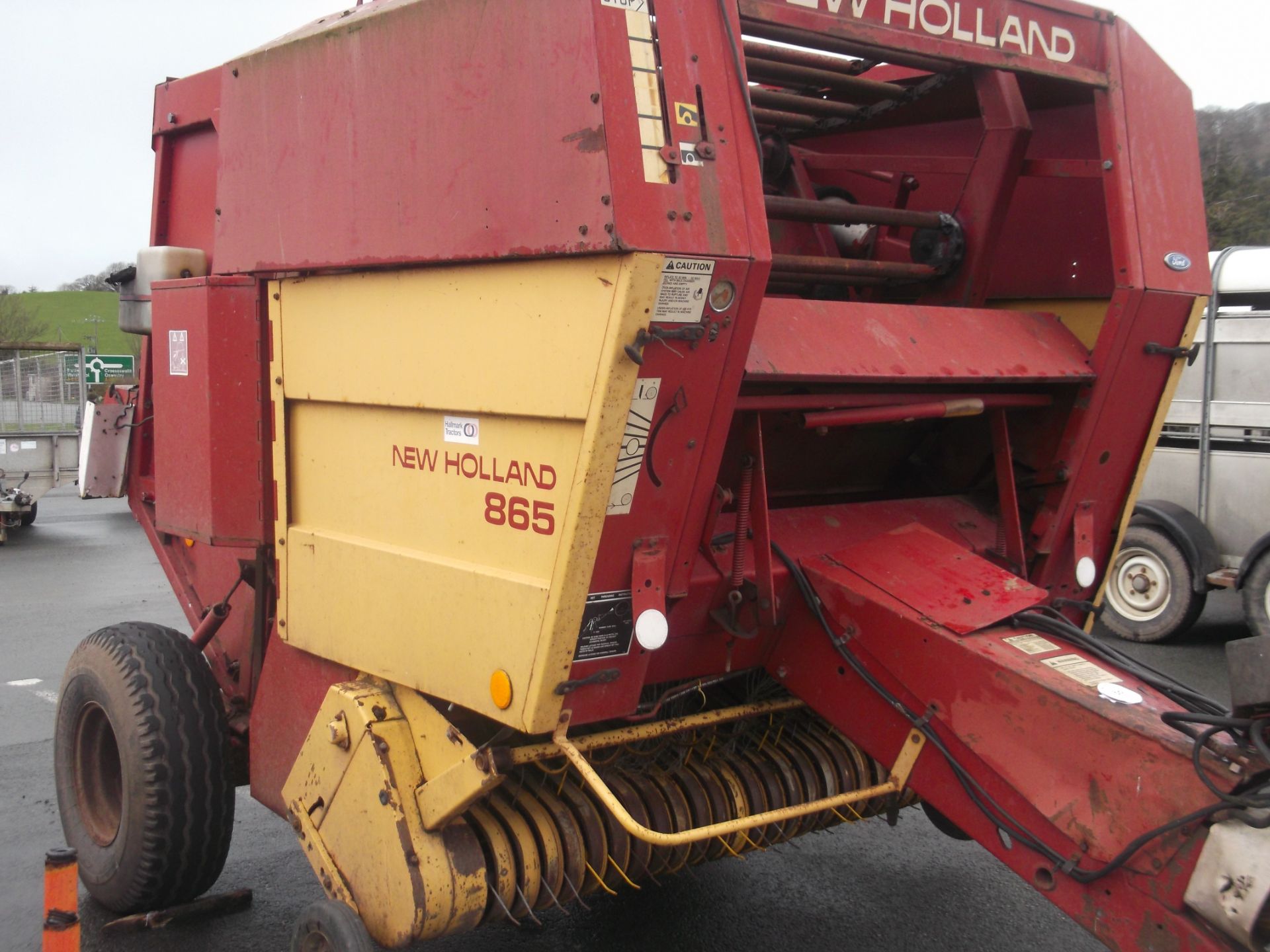 NEW HOLLAND 865 ROUND BALER - Image 5 of 8