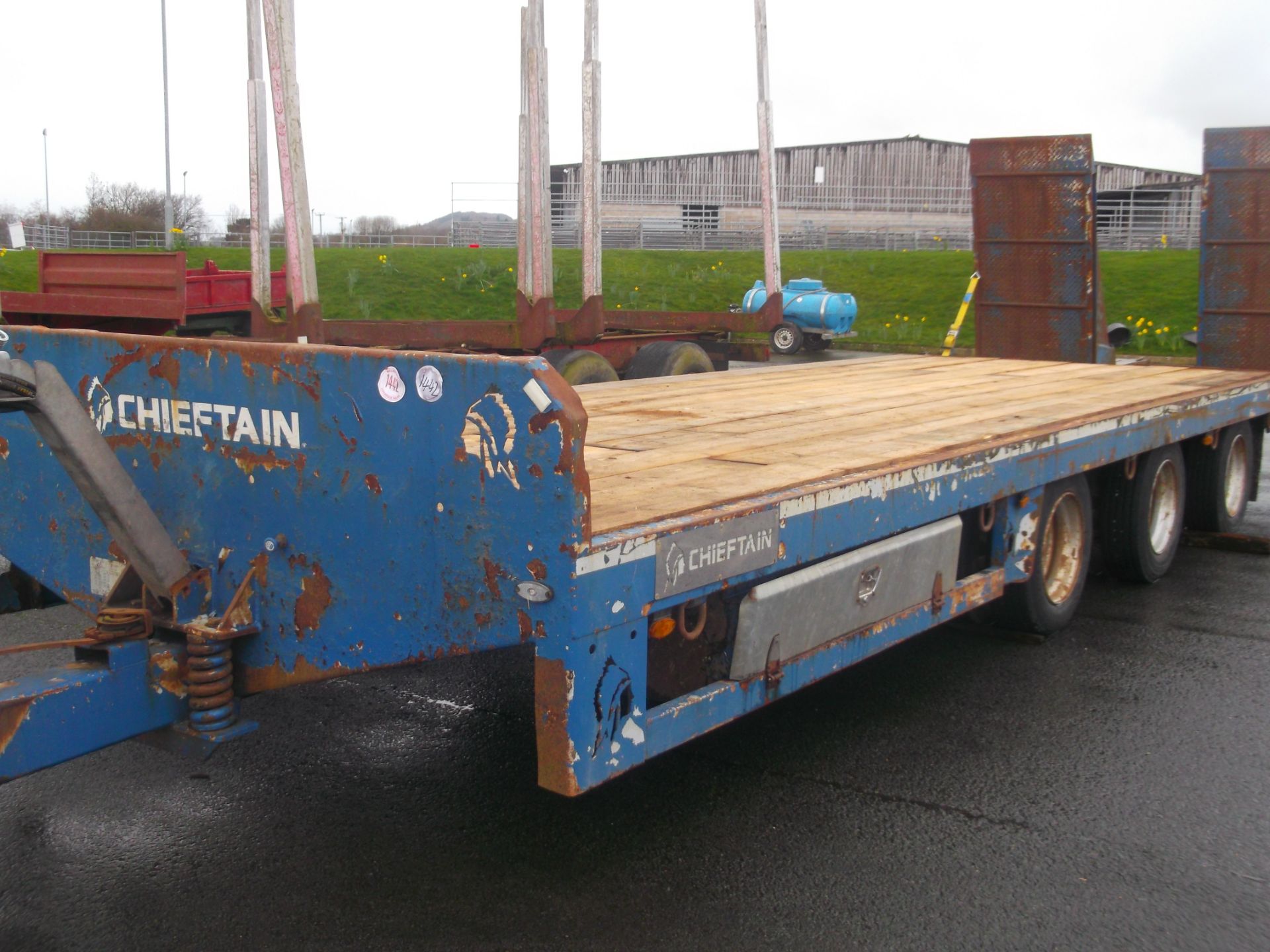 CHEIFTAIN 27FT TRI AXLE TRAILER - Image 2 of 5