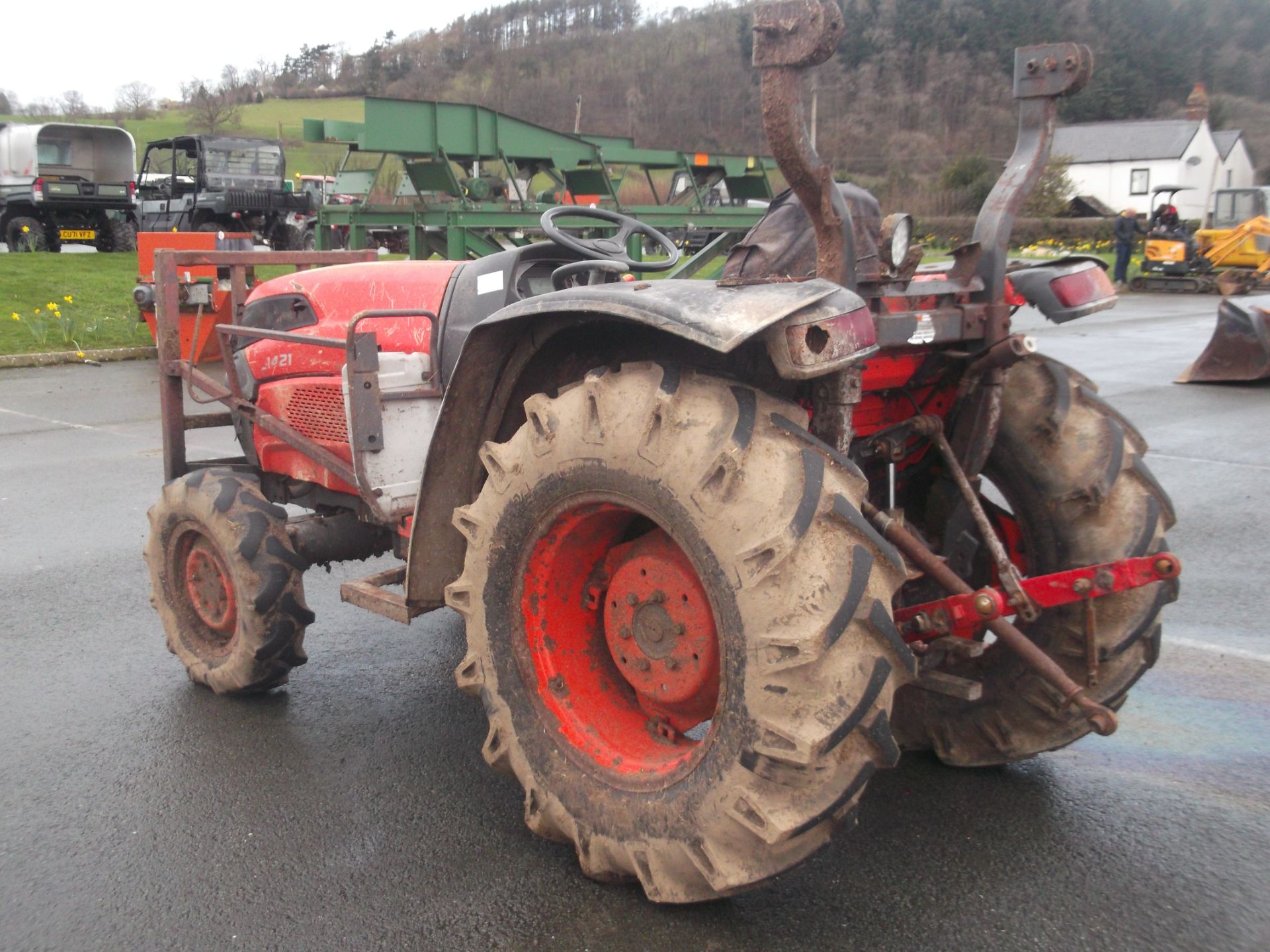 KUBOTA L1421 HYDROSTATIC 50HP - Image 4 of 4