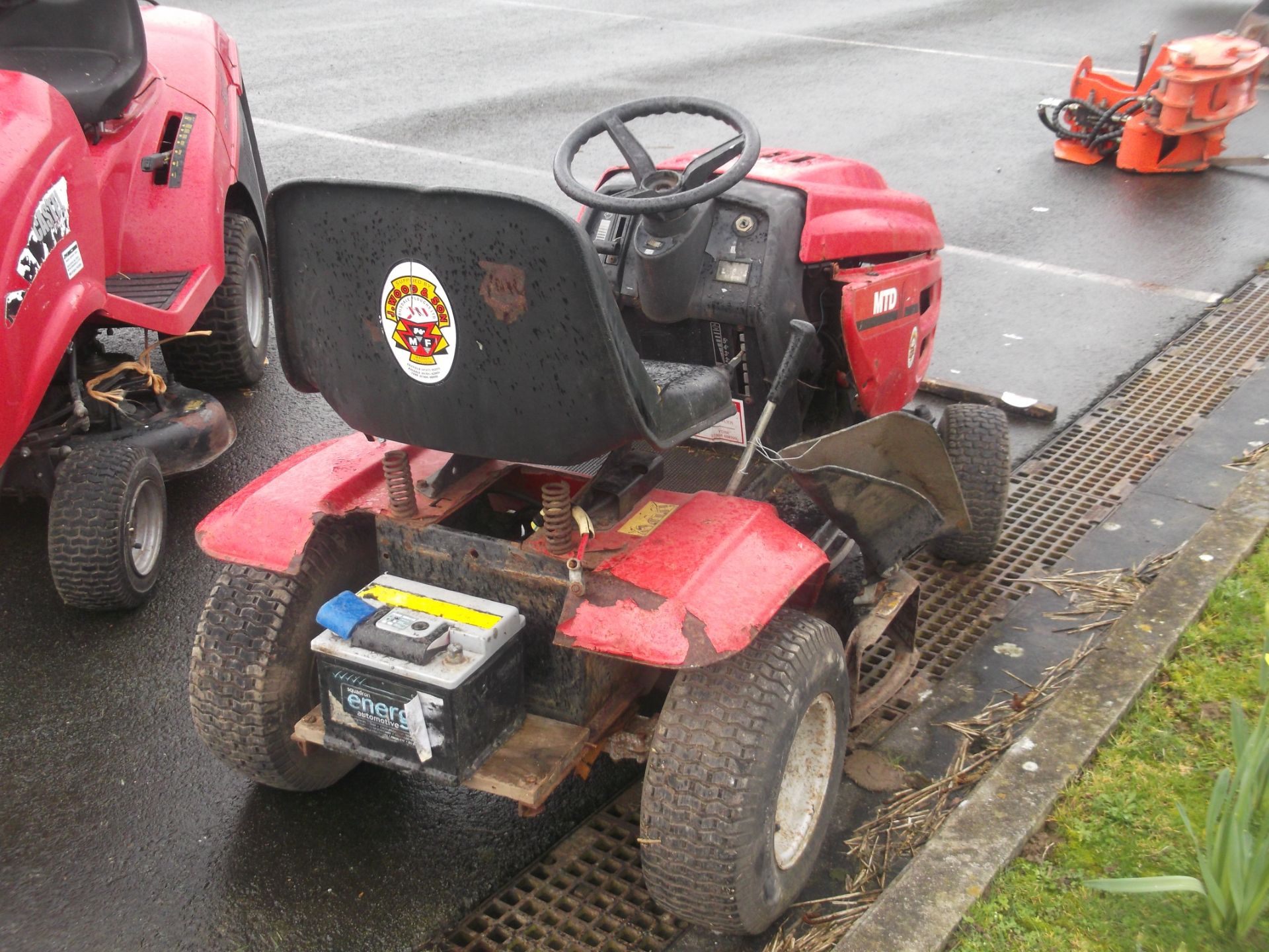 MTD RIDE ON MOWER - Image 3 of 3