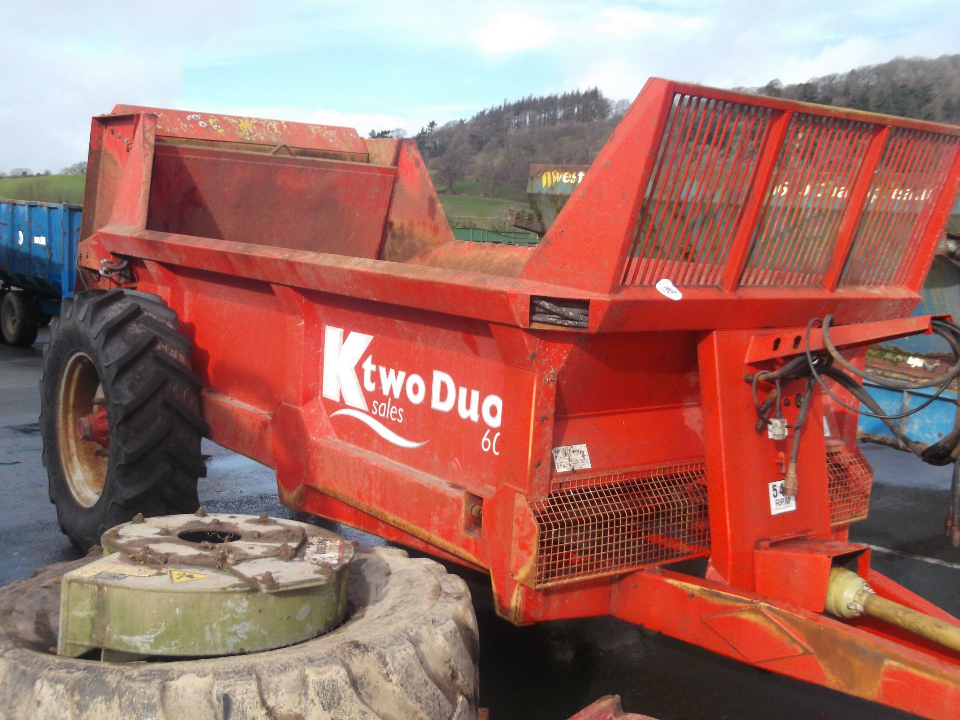 KTWO 600 REAR DISCHARGE MUCK SPREADER - Image 2 of 3