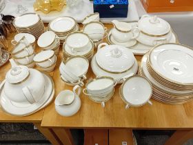 ROYAL DOULTON CLAENDON DINNER SERVICE