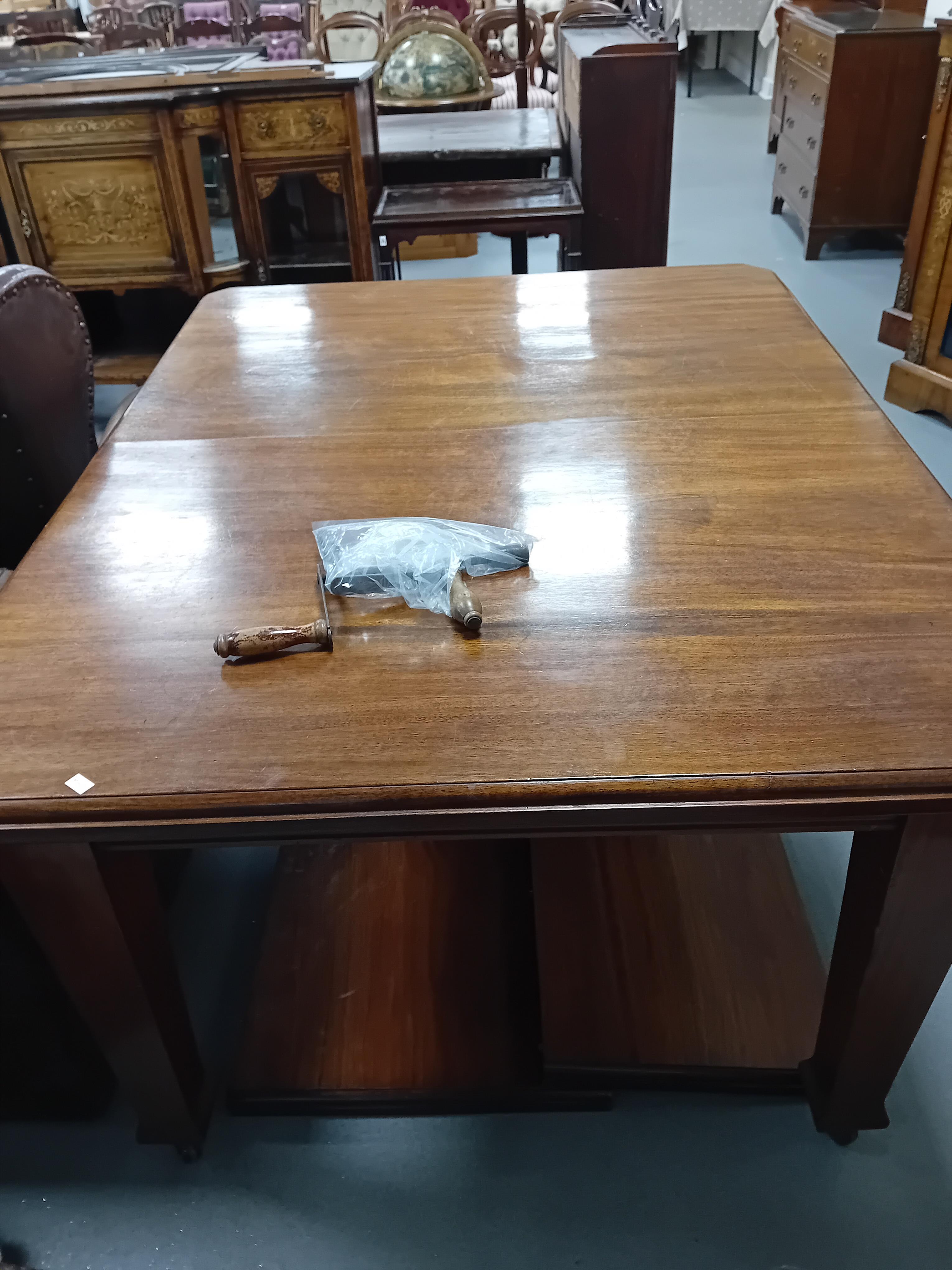 EDWARDIAN MAHOGANY DINING TABLE