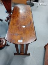 SMALL OAK SIDE TABLE